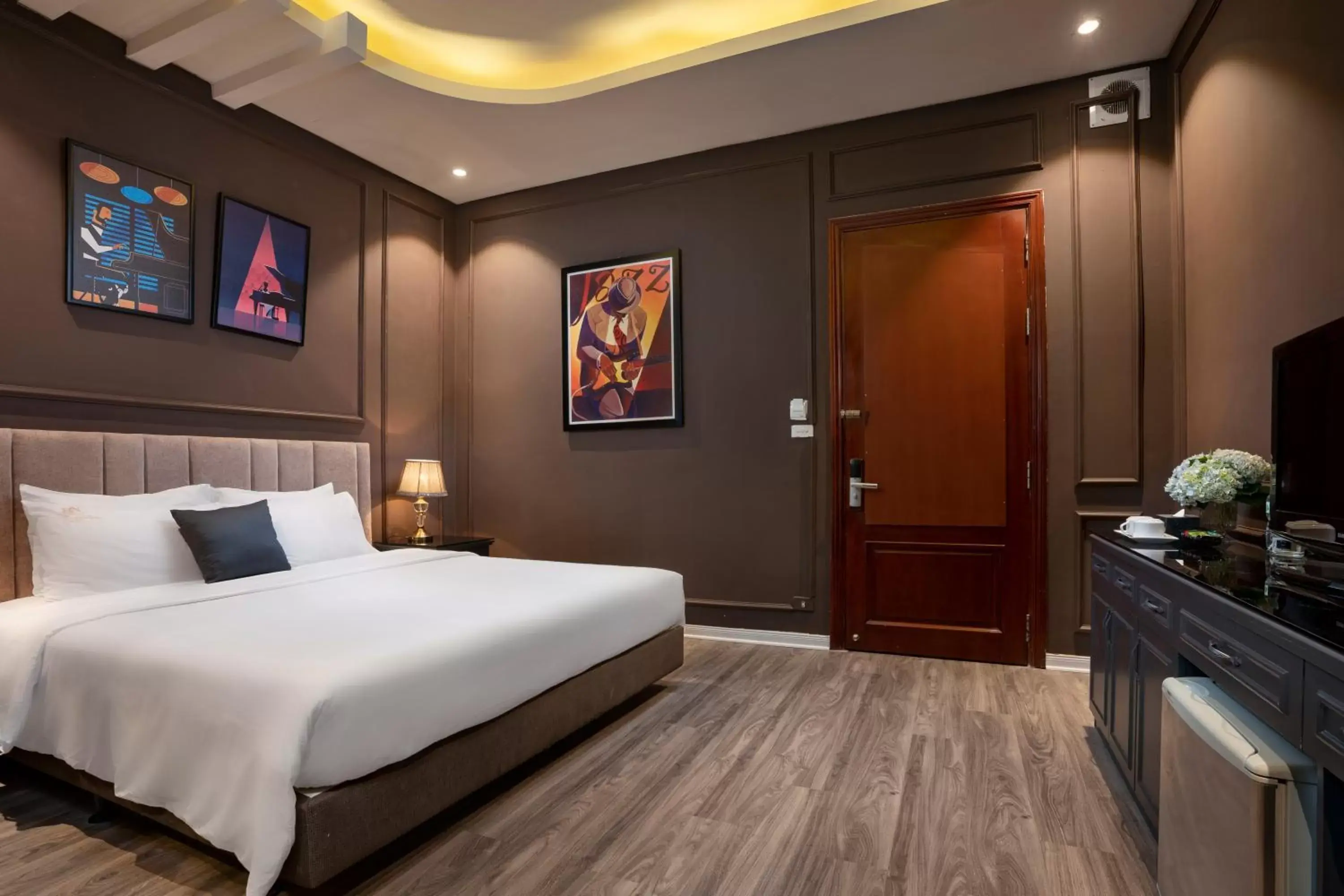 Superior Double Room in Hanoi Morning Hotel Superior Double Room in Hanoi Morning Hotel