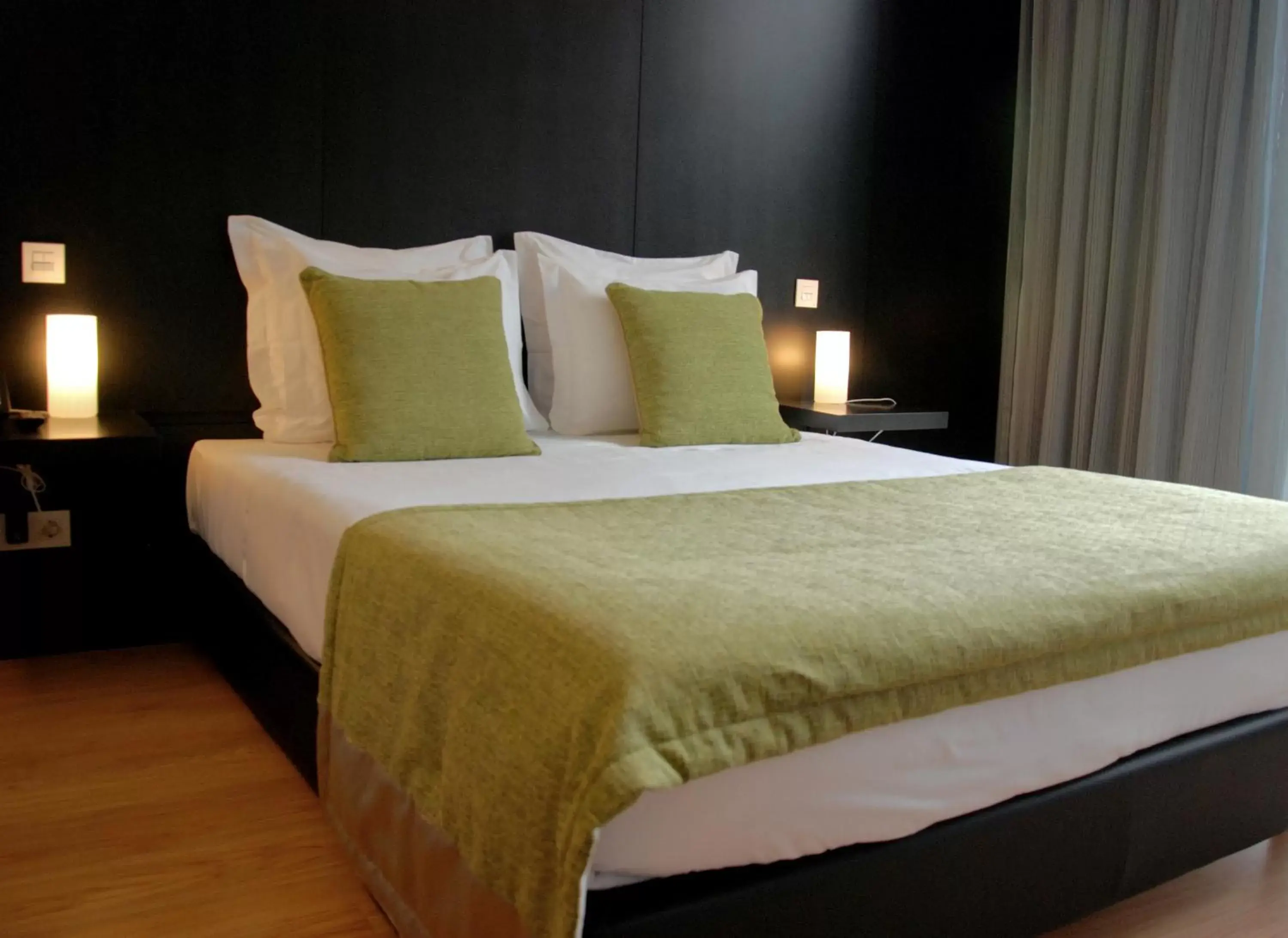 Bed in Quinta De Casaldronho Wine Hotel