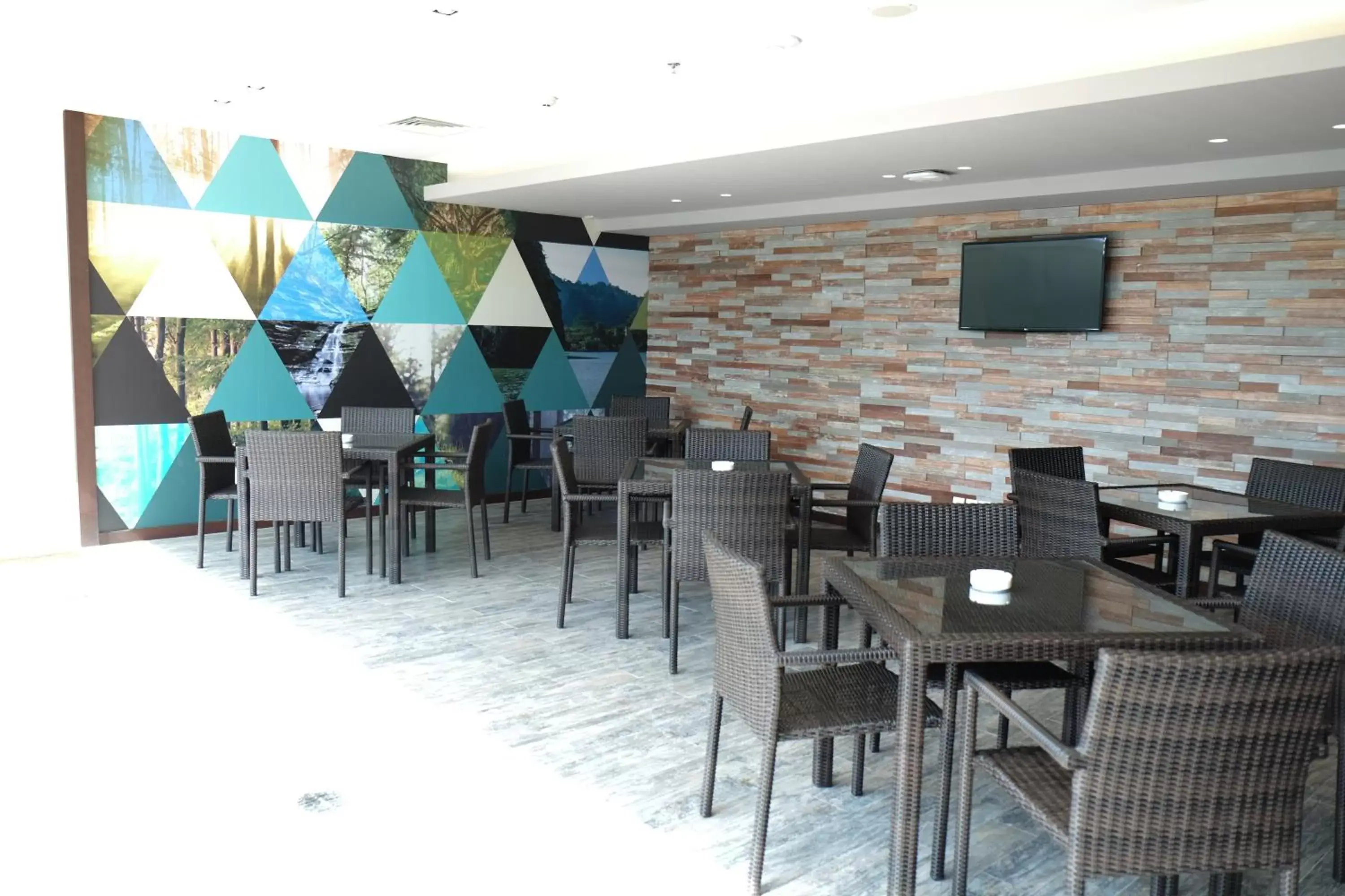 Seating area, Restaurant/Places to Eat in Midtown Hotel Samarinda