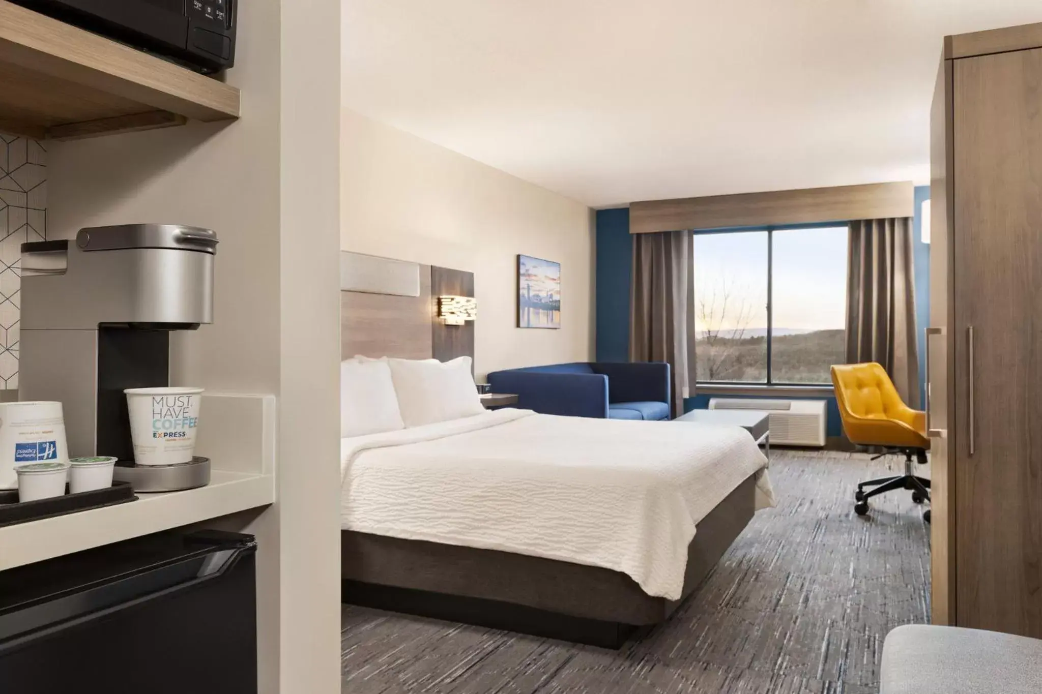 Bedroom in Holiday Inn Express & Suites East Greenbush Albany-Skyline an IHG Hotel