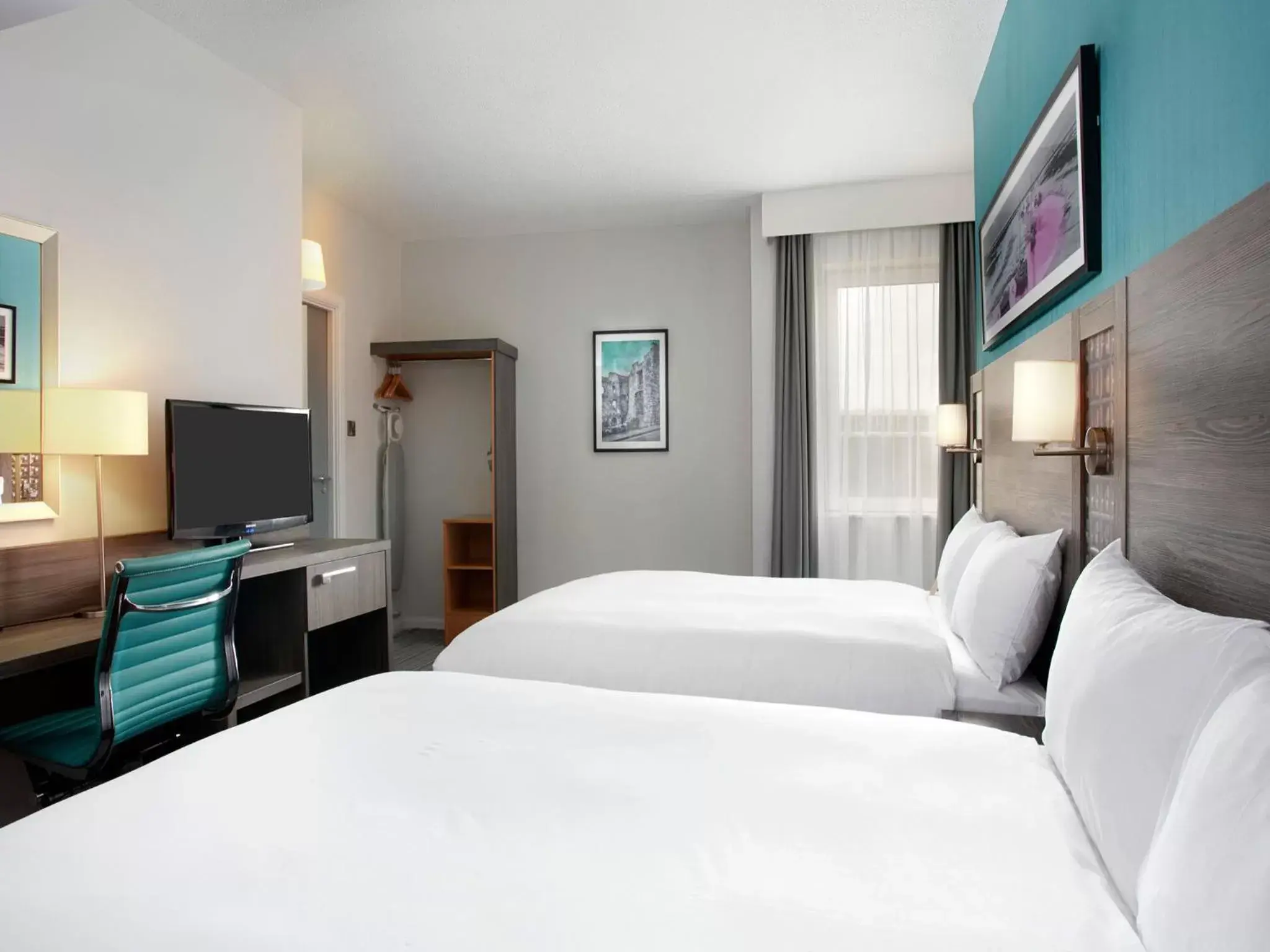Bedroom, Bed in Leonardo Hotel Southampton - formerly Jurys Inn