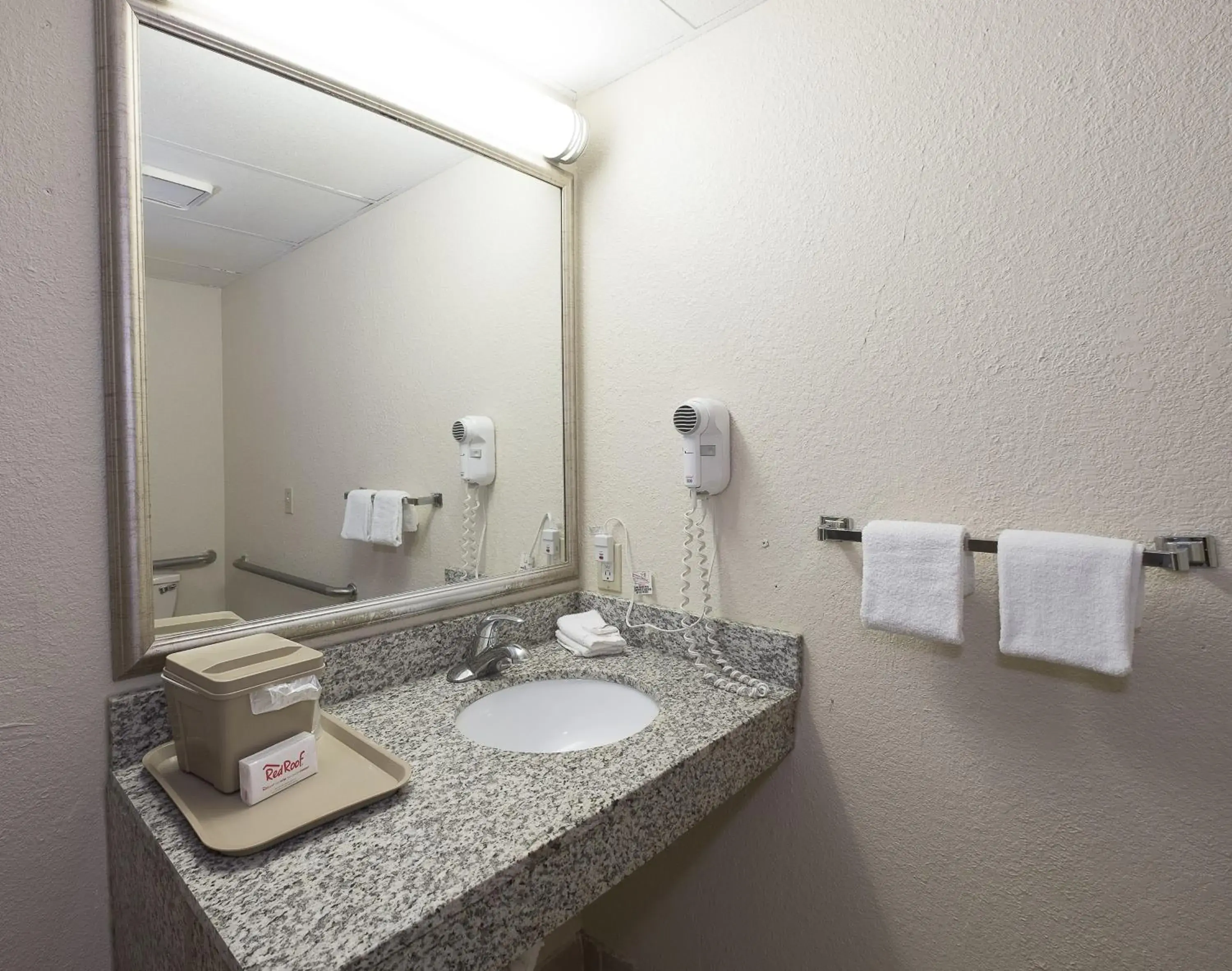 Bathroom in Red Roof Inn Hartford - Vernon