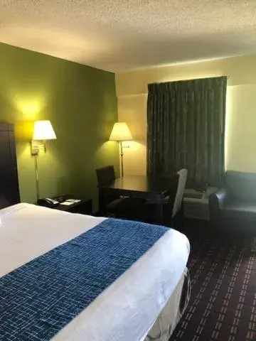 Bed in Travelodge by Wyndham Clarksville