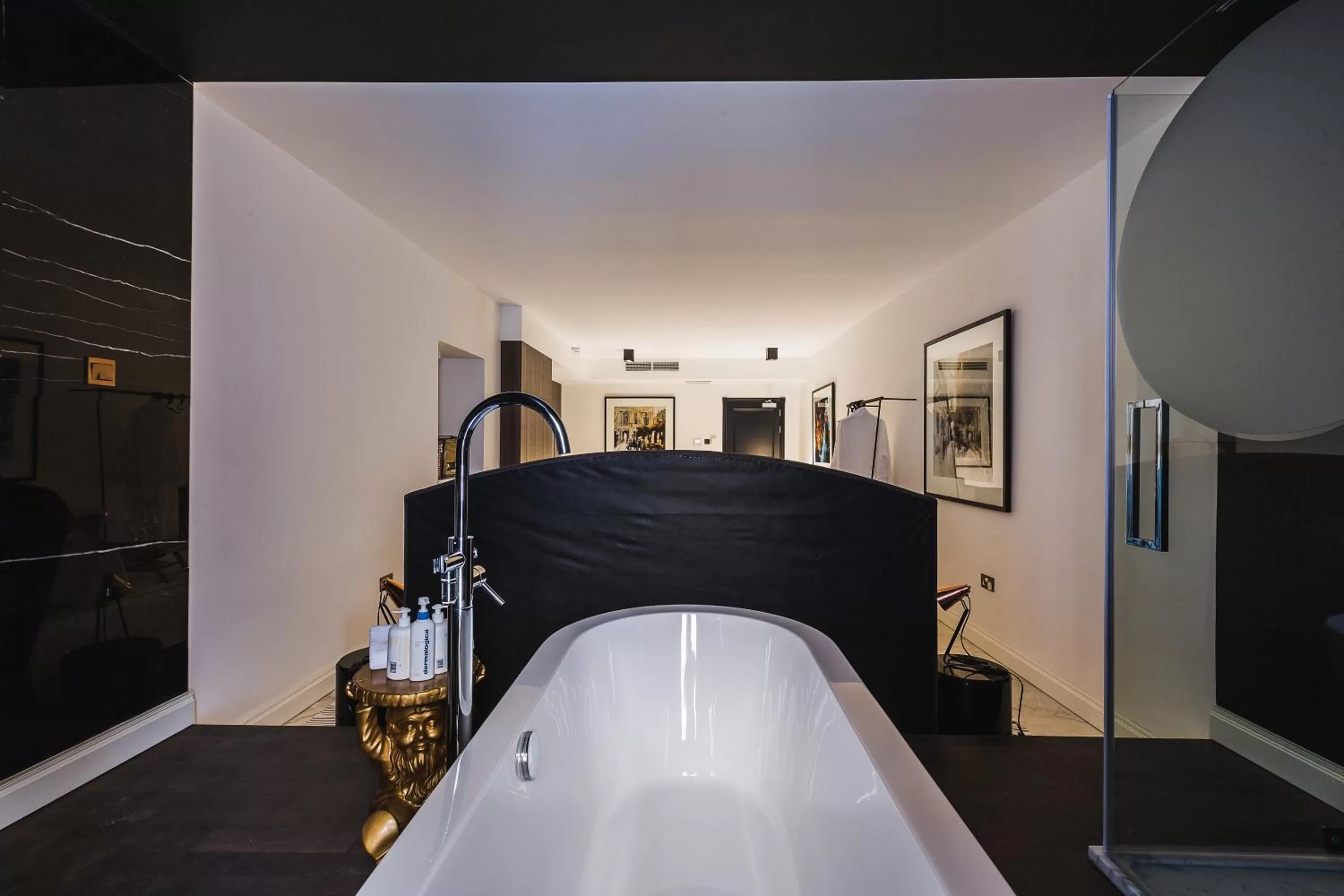 Bathroom, Bed in SU29 Boutique Hotel