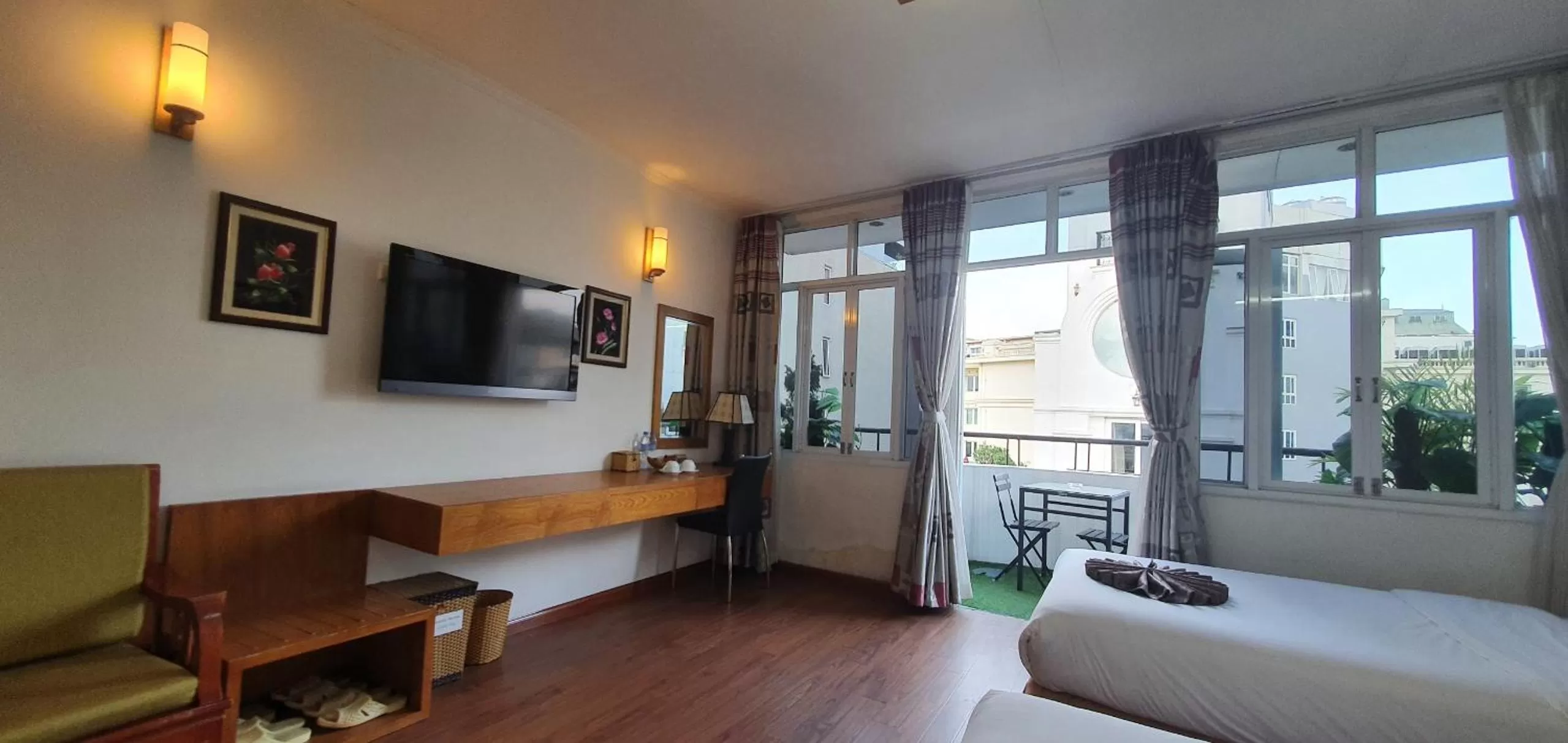 Seating area, Bed in Hanoi Win Hotel & Travel