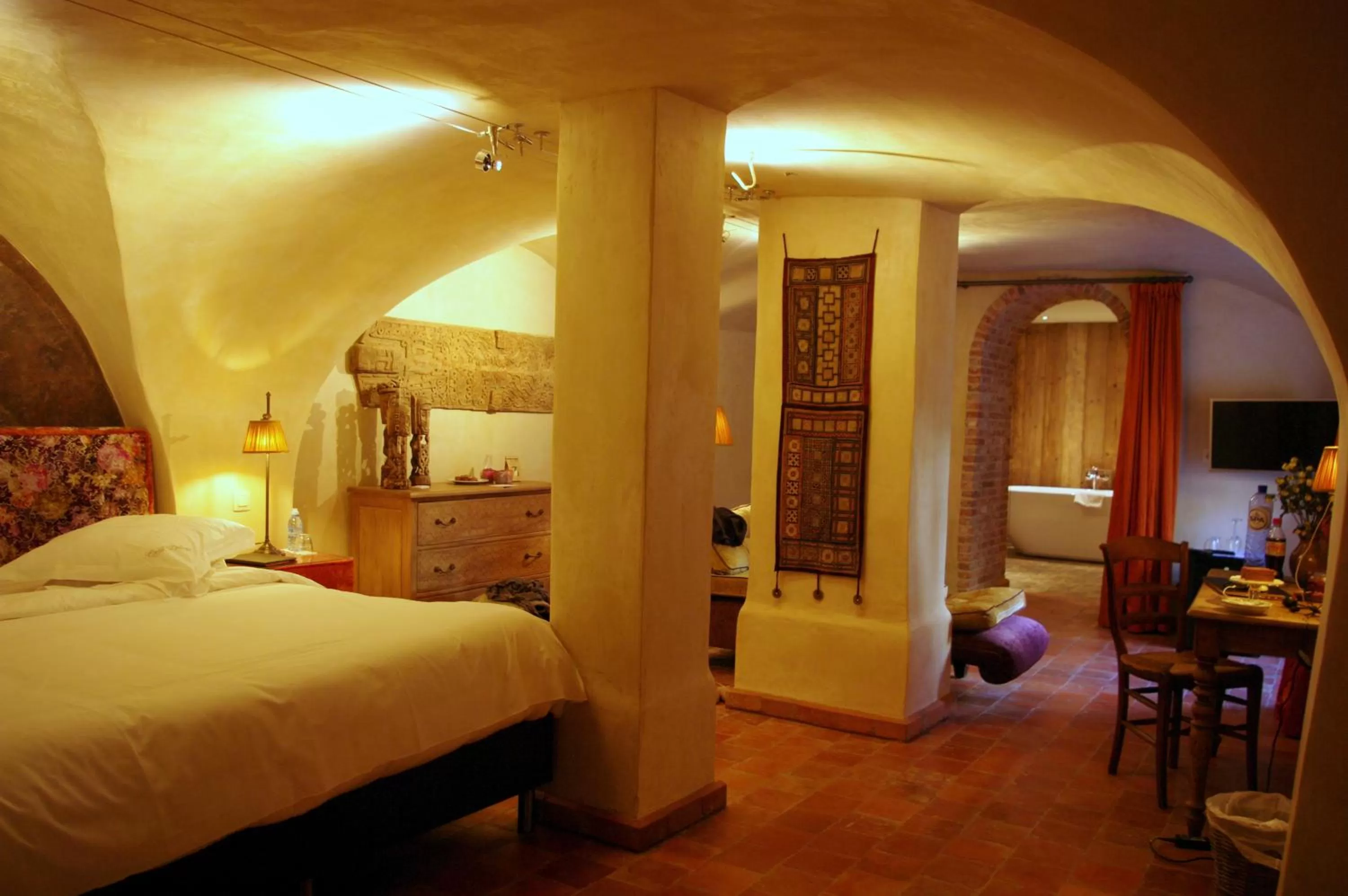 Photo of the whole room, Bed in B&B Canal Deluxe