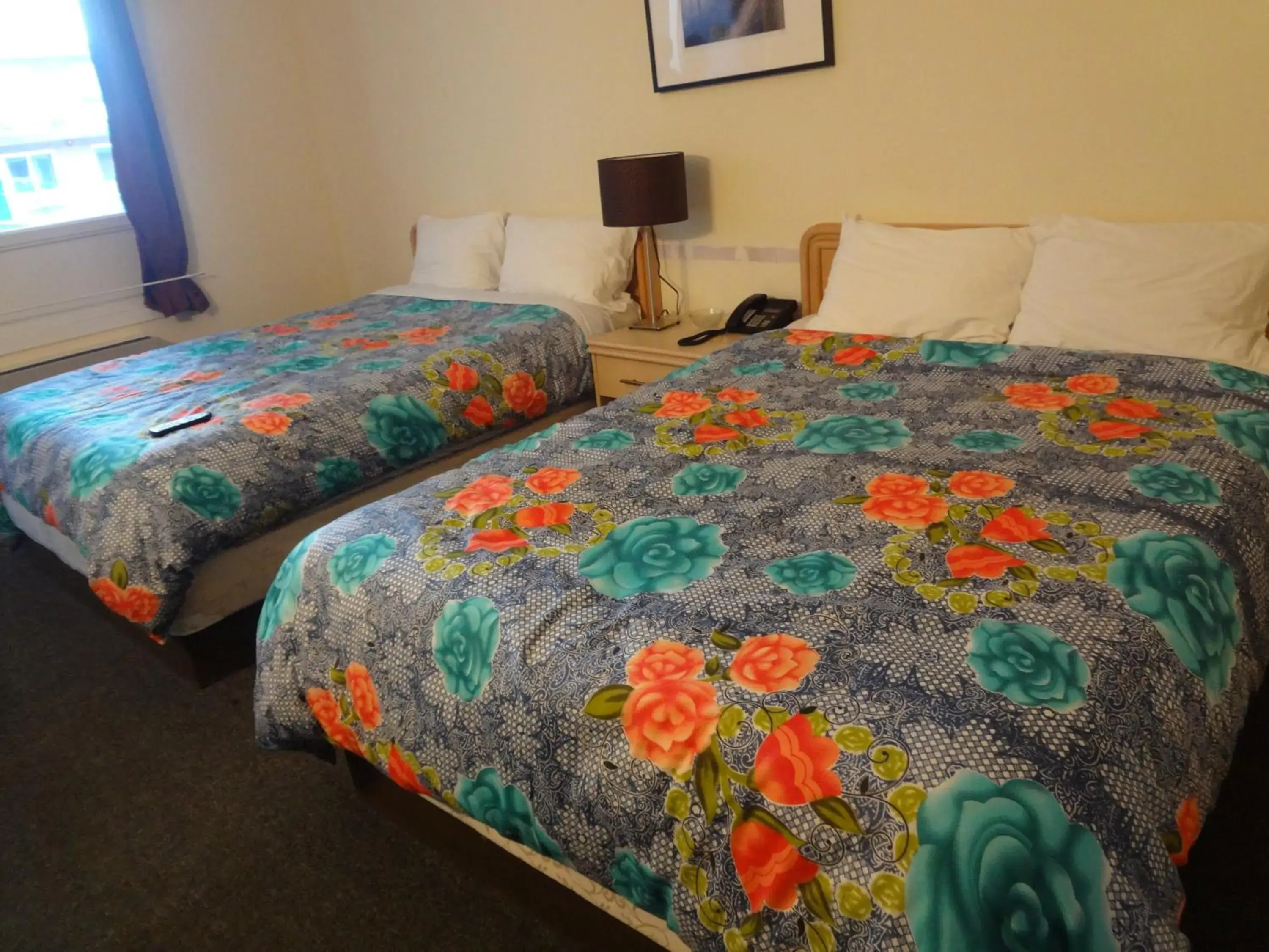 Bed in Empress Inn and Suites by the Falls