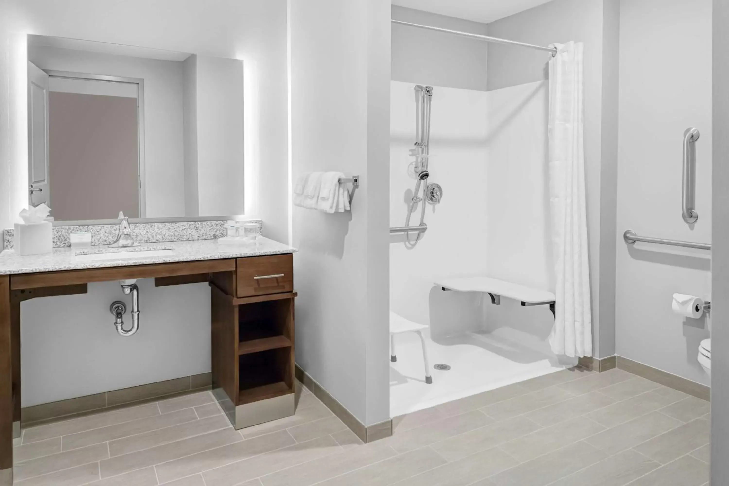 Bathroom in Homewood Suites By Hilton Wauwatosa Milwaukee