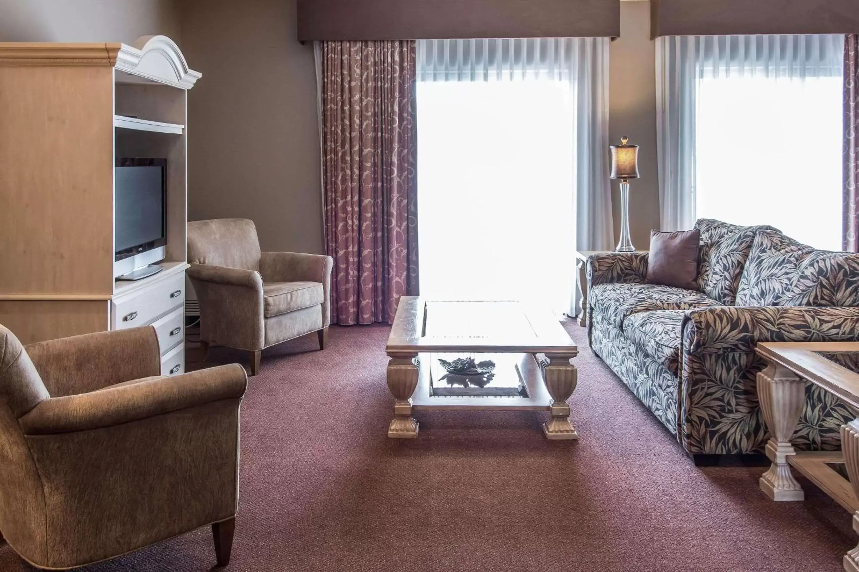 Photo of the whole room, Seating Area in Holiday Inn - Clarkston - Lewiston, an IHG Hotel