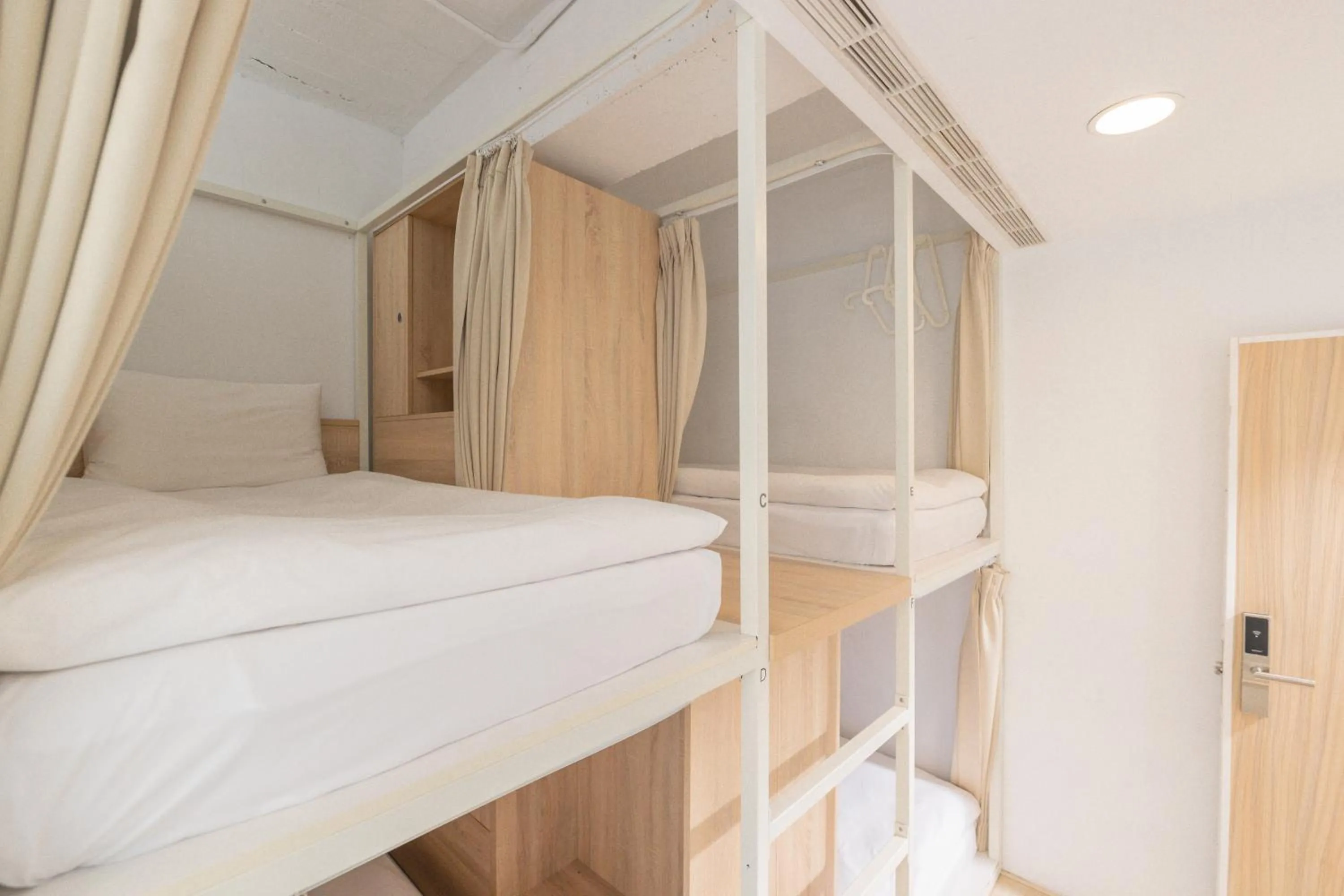 Bed in OwlStay Flip Flop Hostel - Garden