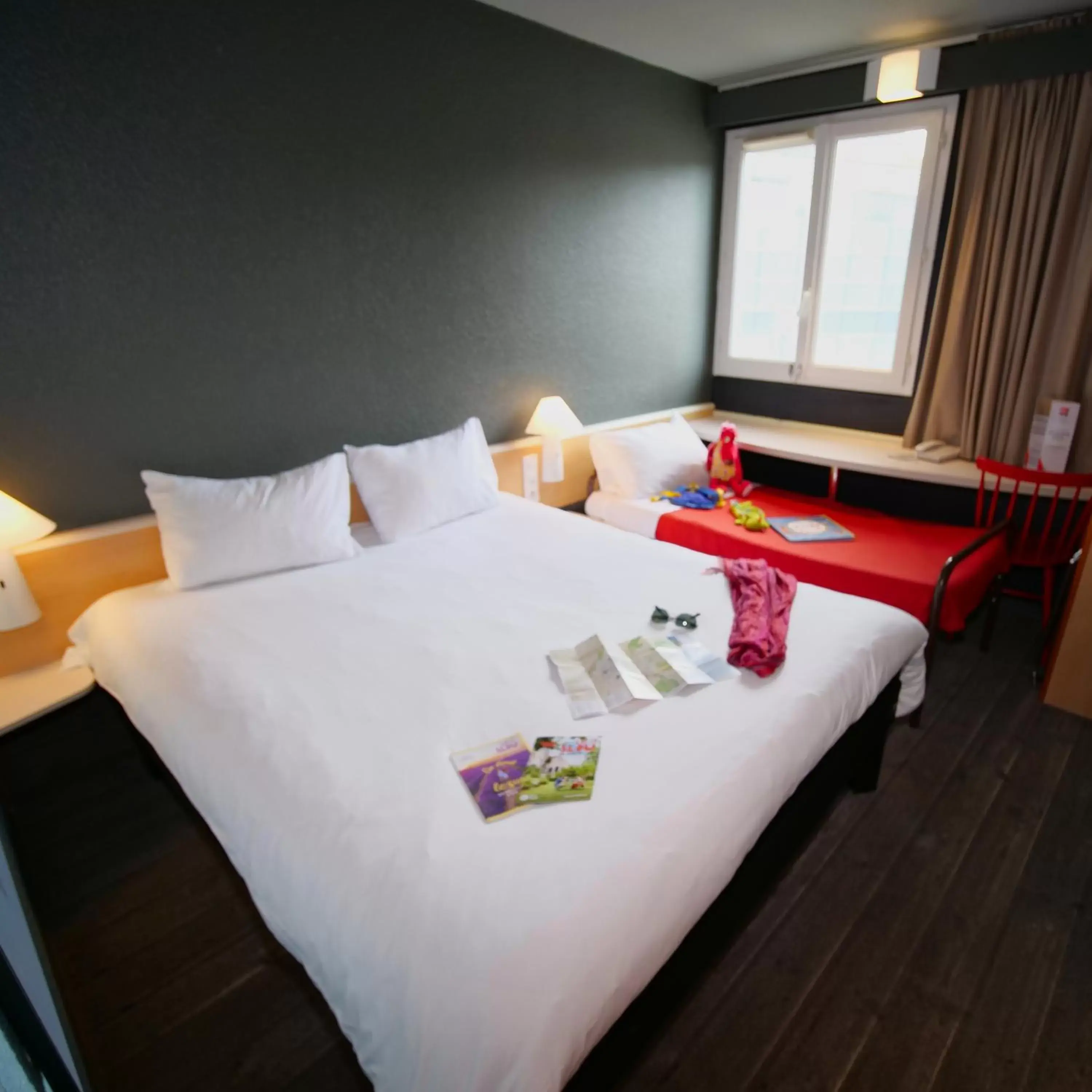 Family, Bed in ibis Chartres Ouest Luce