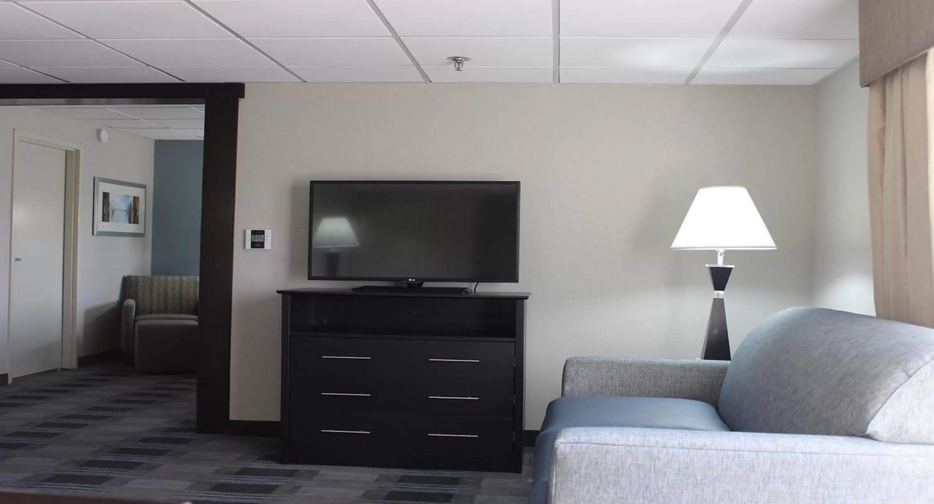 Photo of the whole room, TV/Entertainment Center in Holiday Inn Express Forsyth, an IHG Hotel