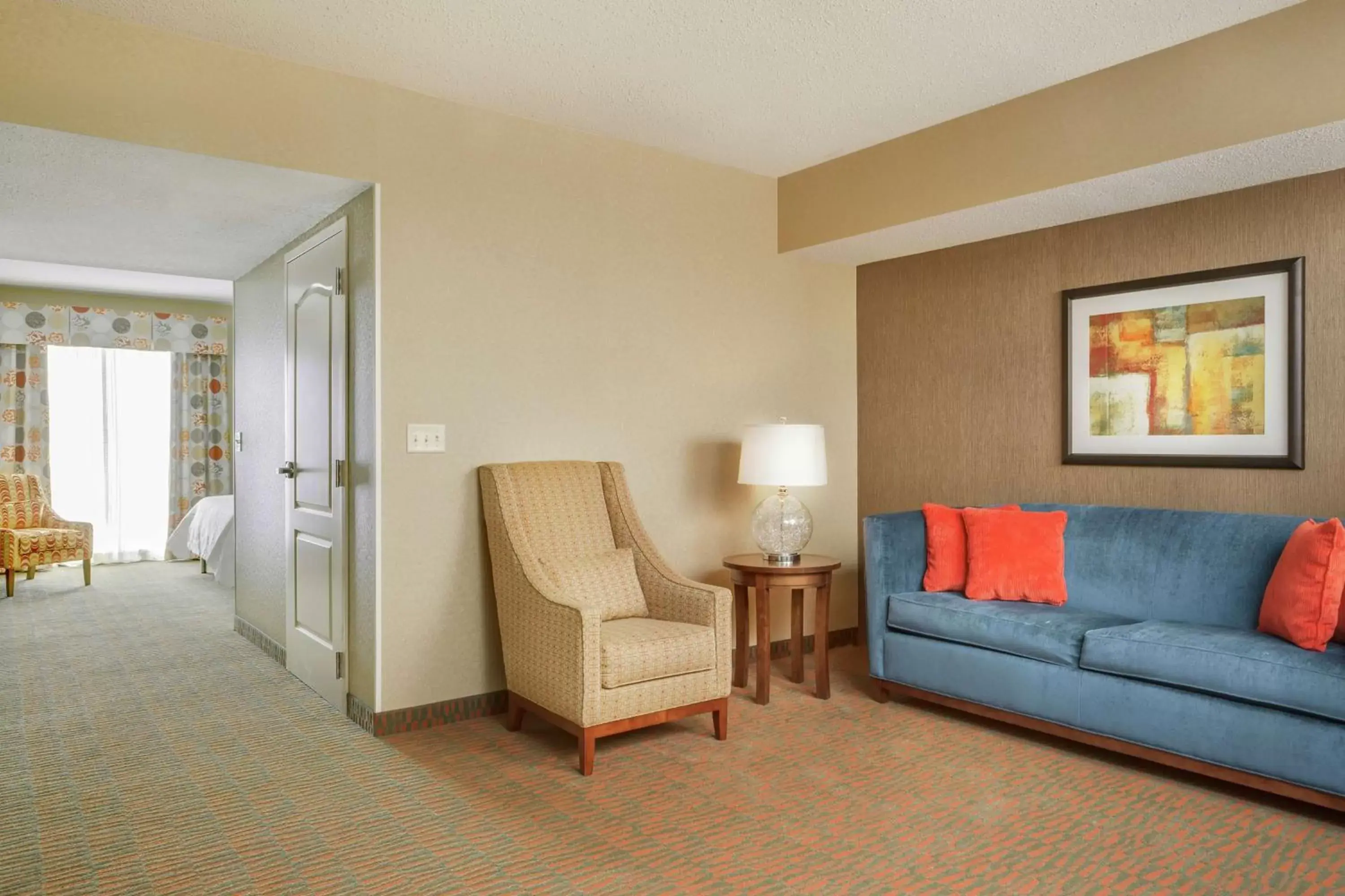 Living room, Seating Area in Hilton Garden Inn Manhattan Kansas