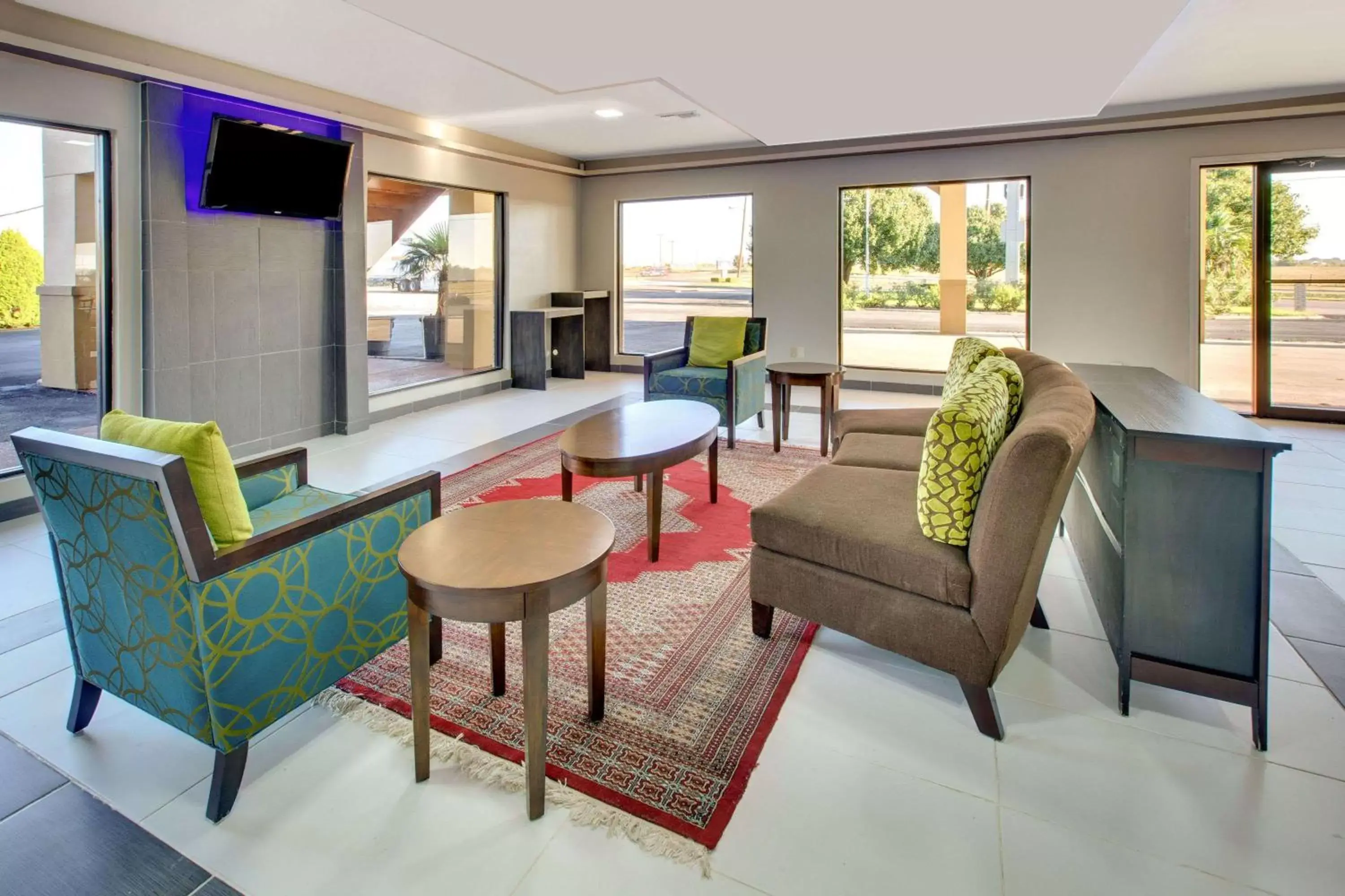 Lobby or reception, Lounge/Bar in Baymont by Wyndham Terrell