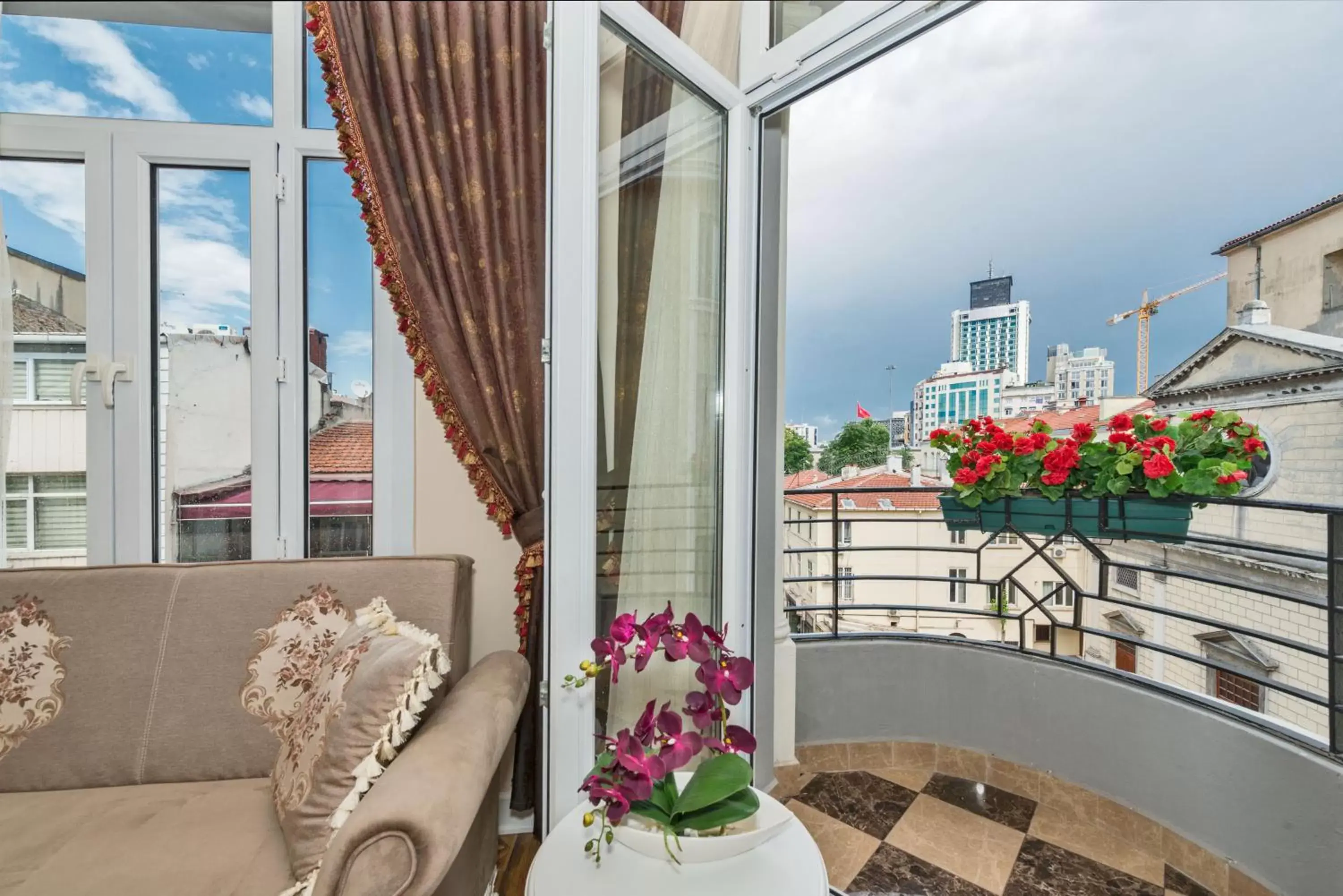 Balcony/Terrace in IQ Hotel