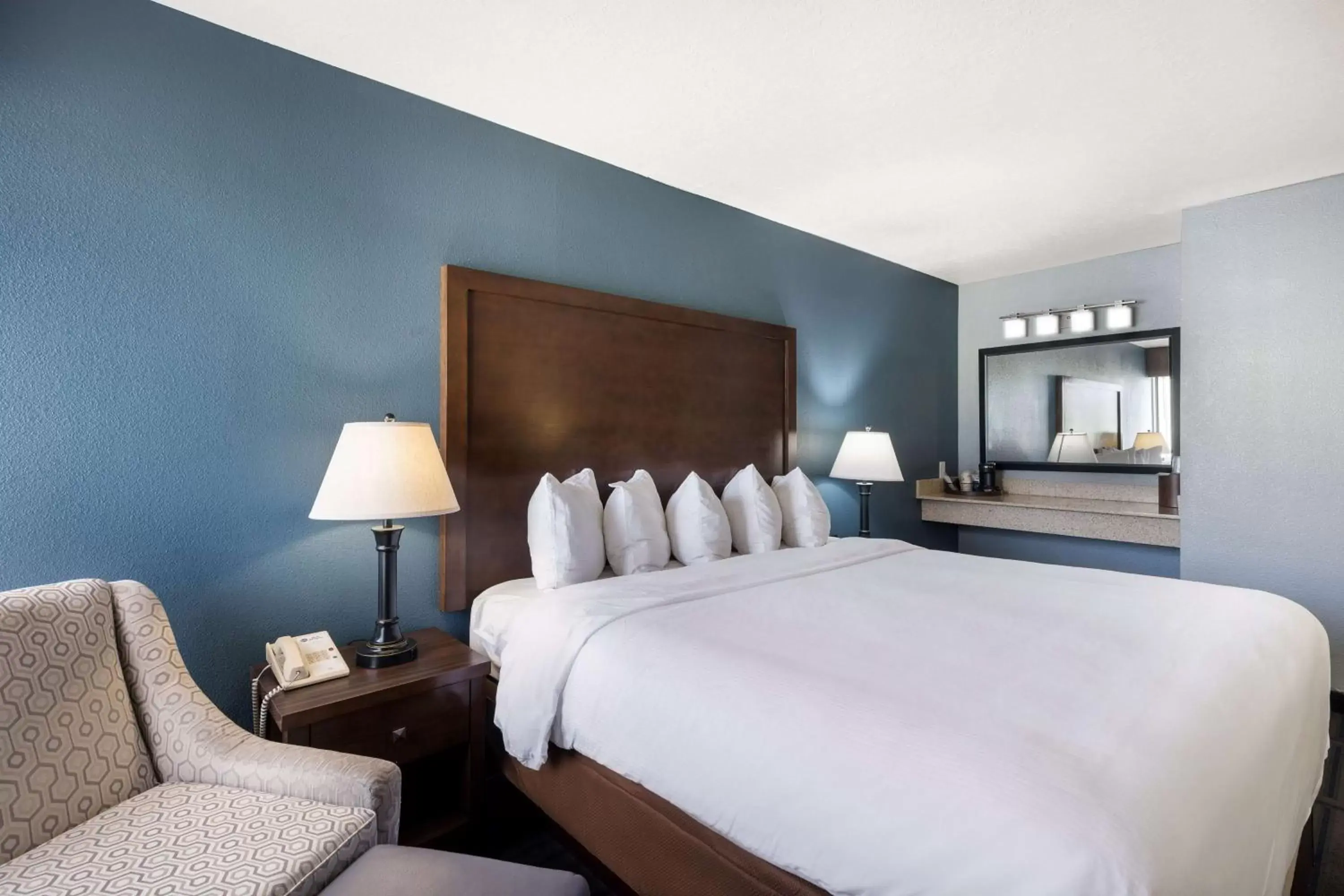 Bedroom, Bed in Best Western Pocatello Inn Bedroom, Bed in Best Western Pocatello Inn