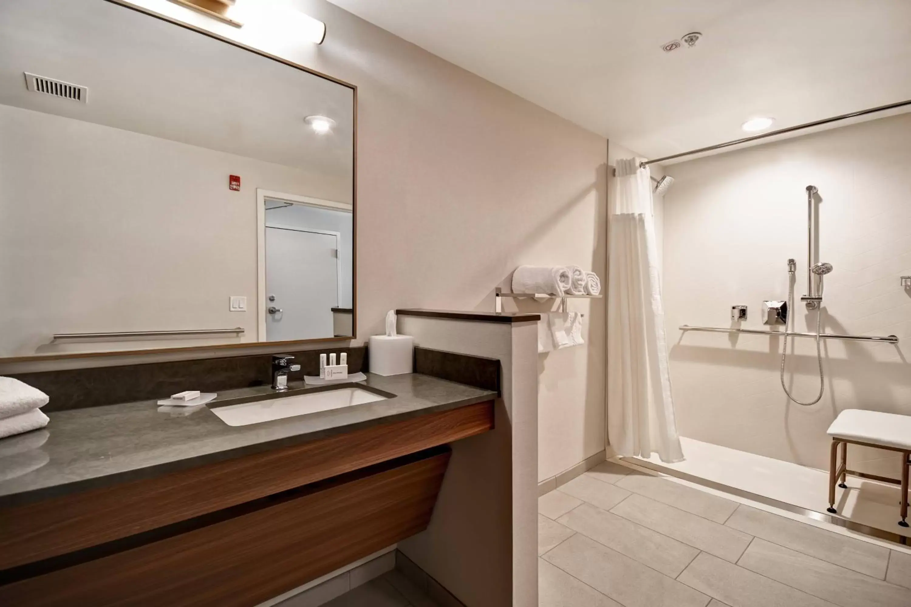 Bathroom in Fairfield Inn & Suites by Marriott Plymouth