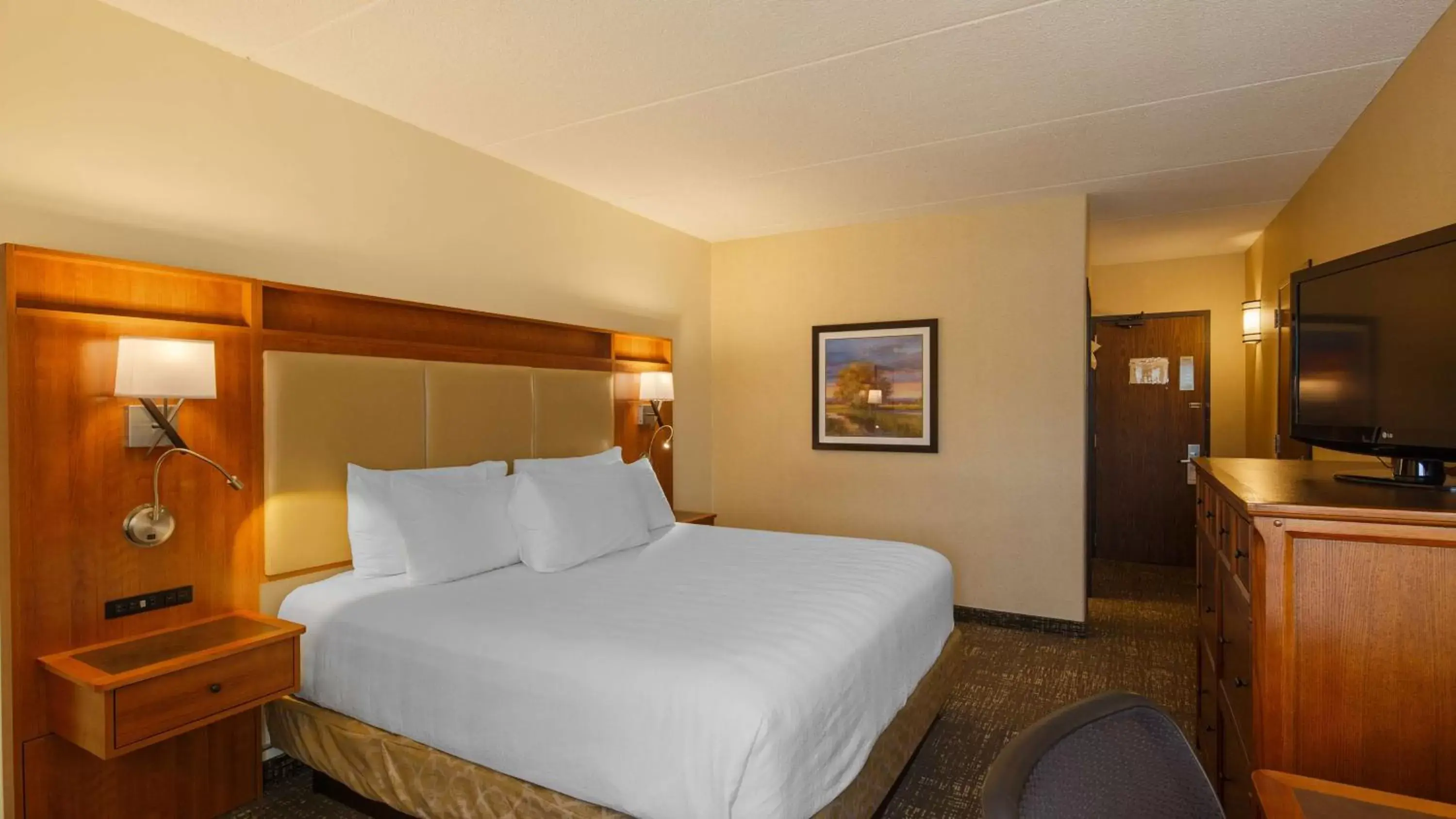 Bedroom, Bed in Best Western Plus Waterbury - Stowe