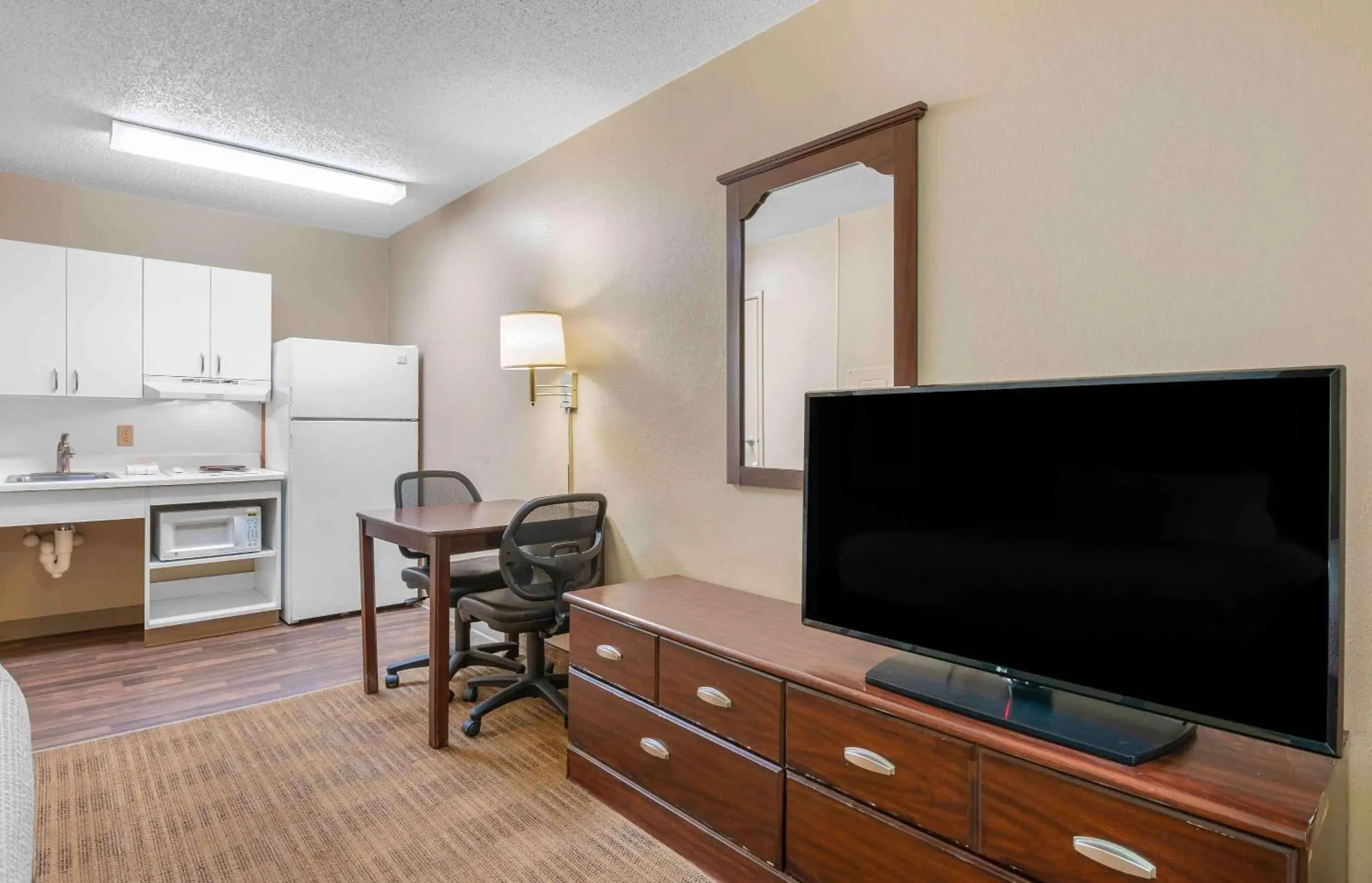 Bedroom, TV/Entertainment Center in Extended Stay America Suites - Portland - Tigard