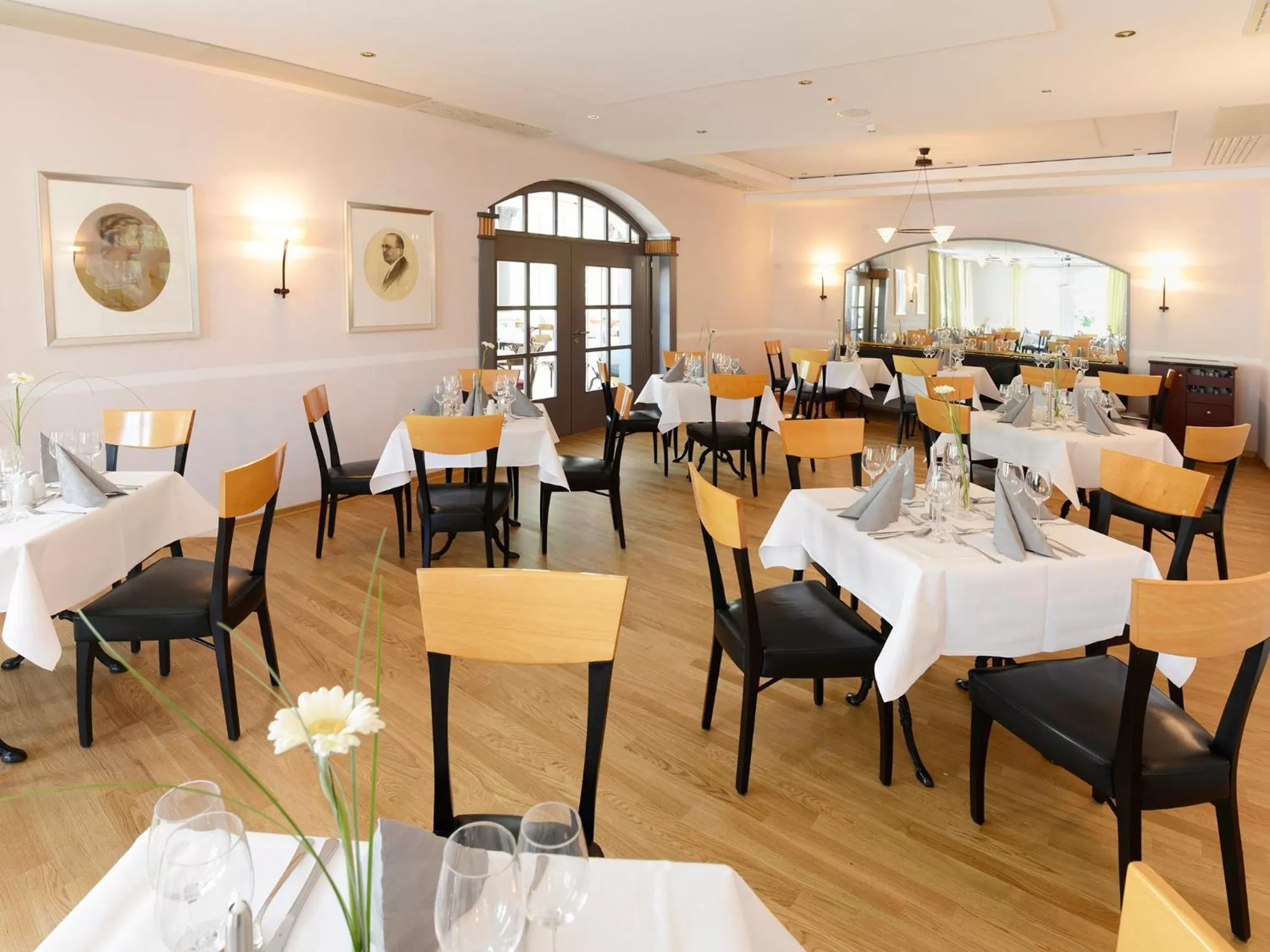 Restaurant/places to eat in Hotel Kaiserin Augusta
