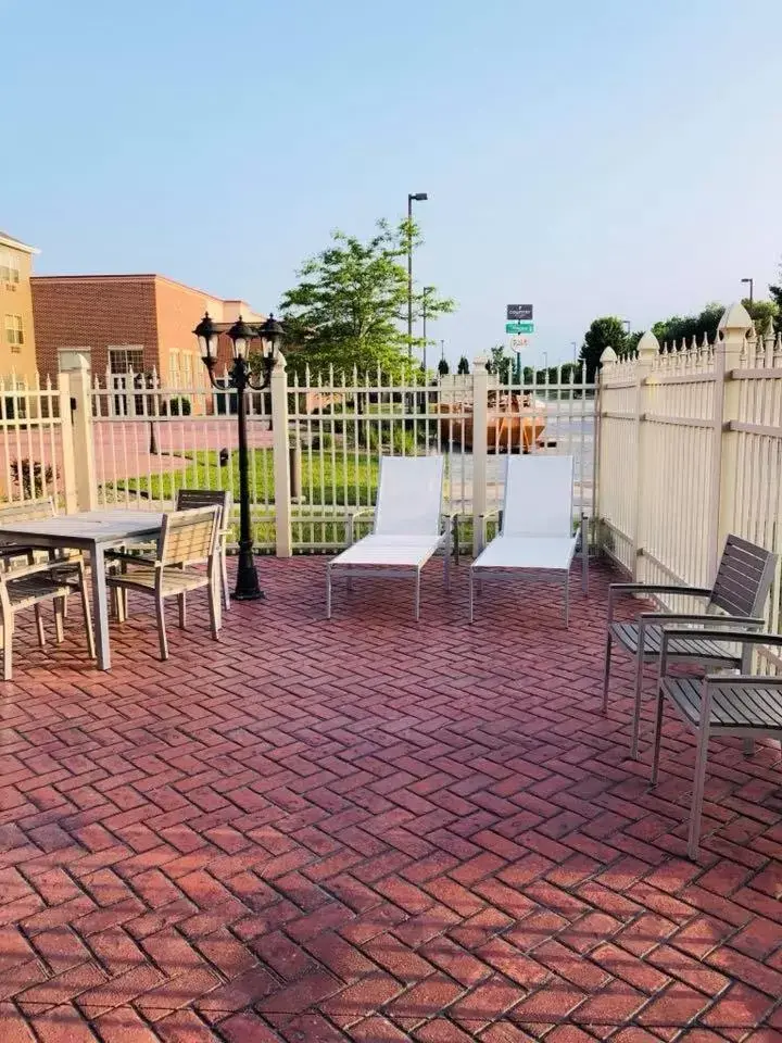 Balcony/Terrace in Country Inn & Suites by Radisson, Green Bay East, WI