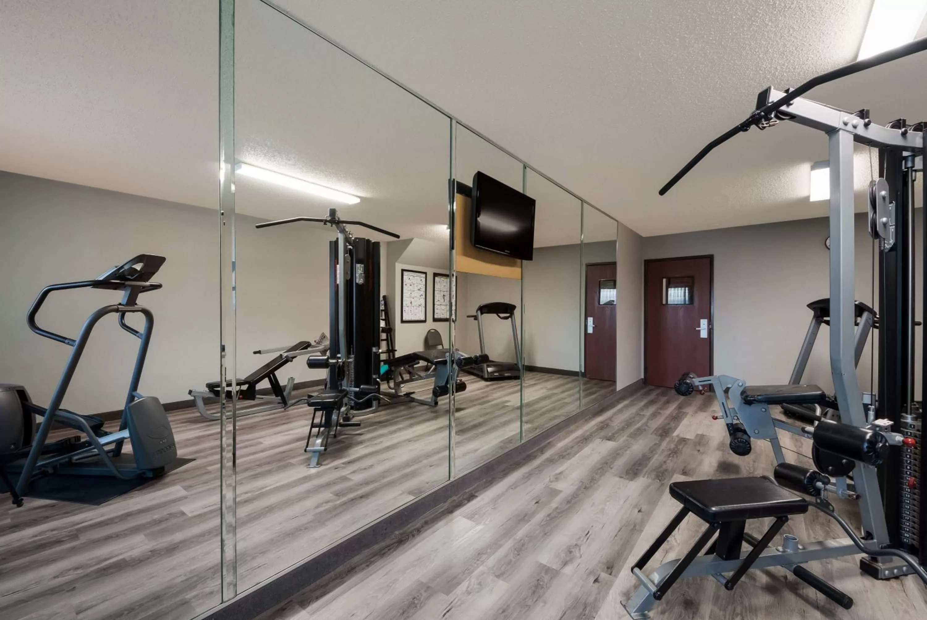 Fitness centre/facilities in SureStay Plus Hotel by Best Western San Antonio North