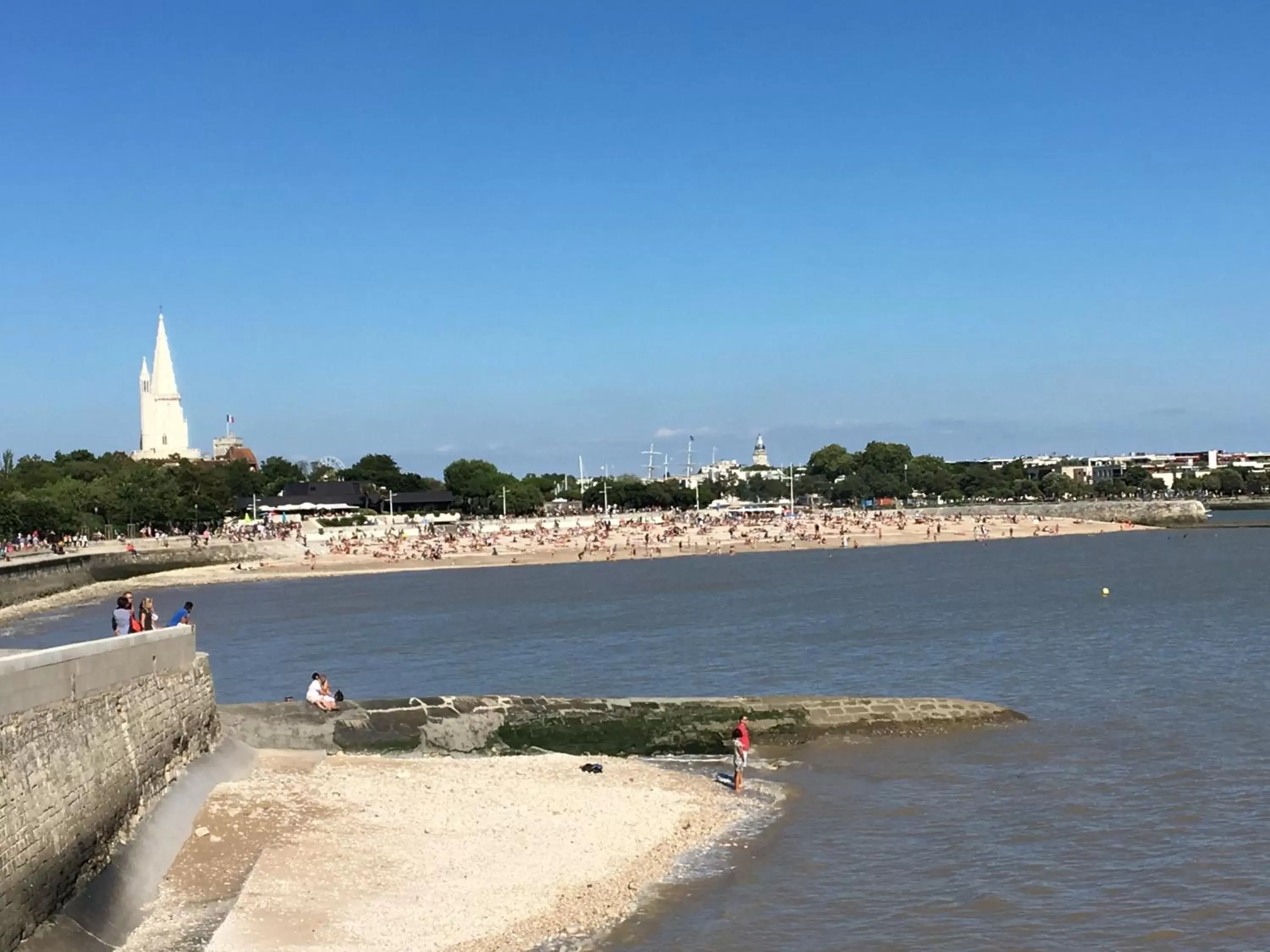 Neighbourhood, Beach in Accostage Hôtel Plage de la Concurrence