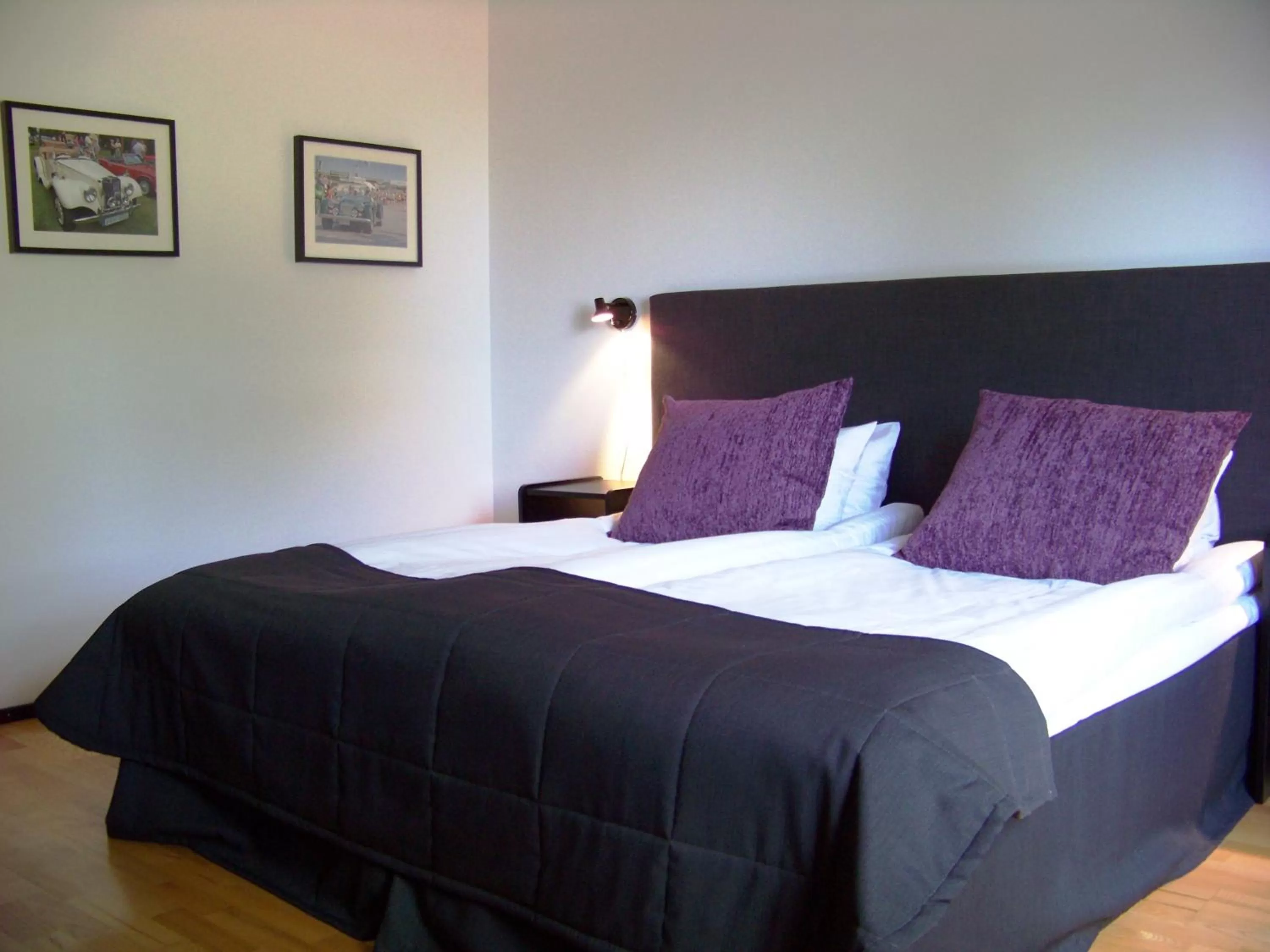 Photo of the whole room, Bed in Hotel Bellevue