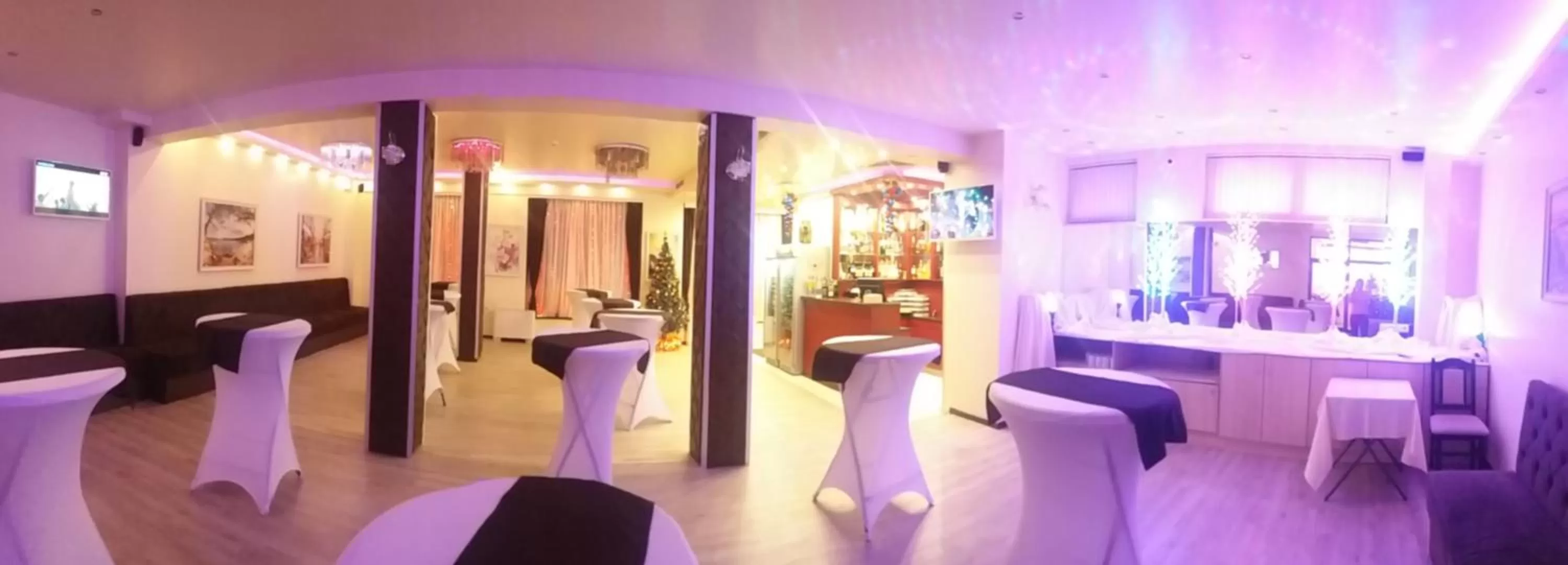 Restaurant/places to eat in Hotel Aris