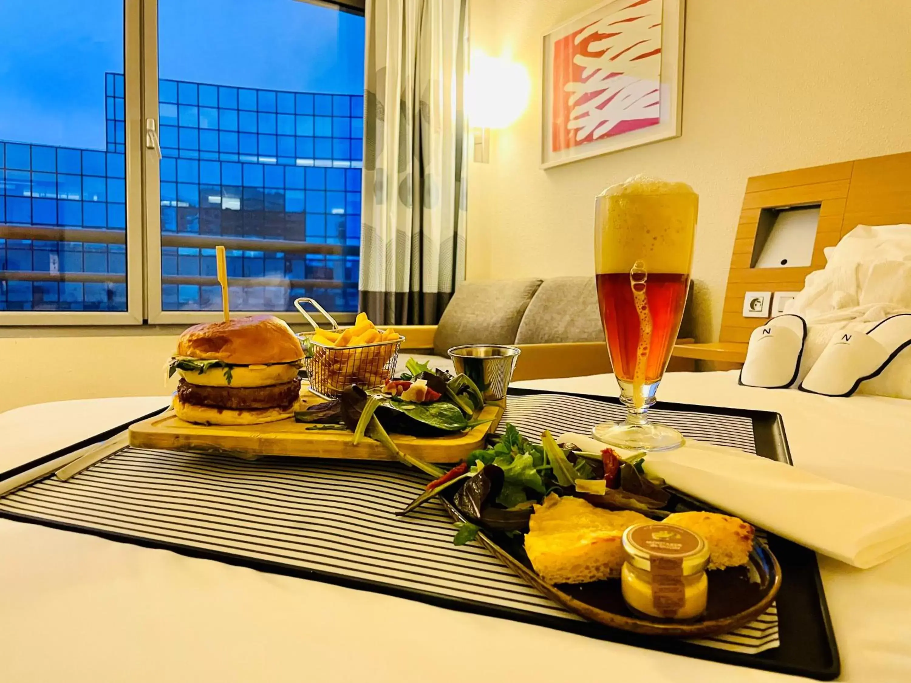 Restaurant/places to eat in Novotel Lille Centre Gares