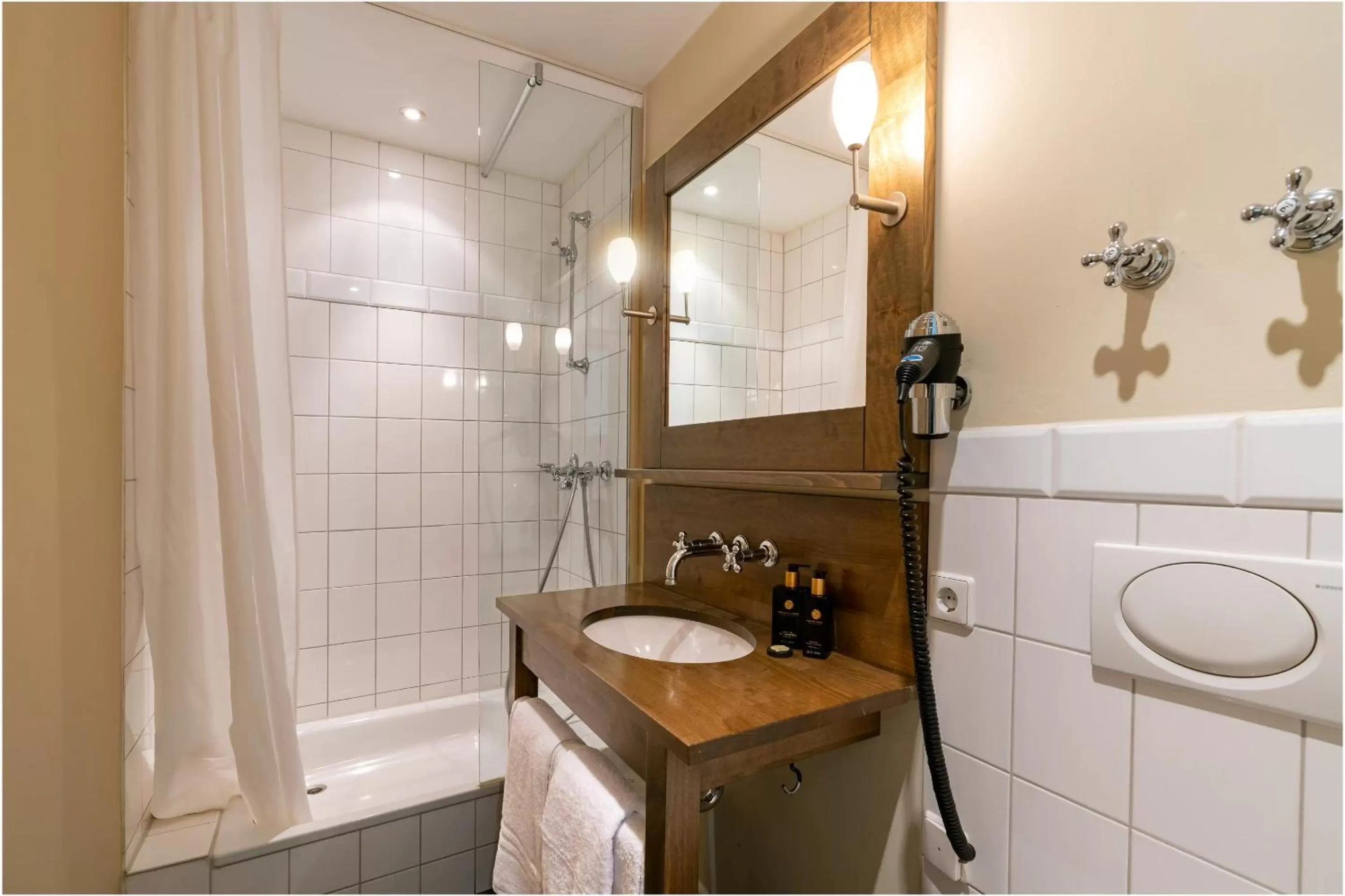 Bathroom in Hotel Schiller