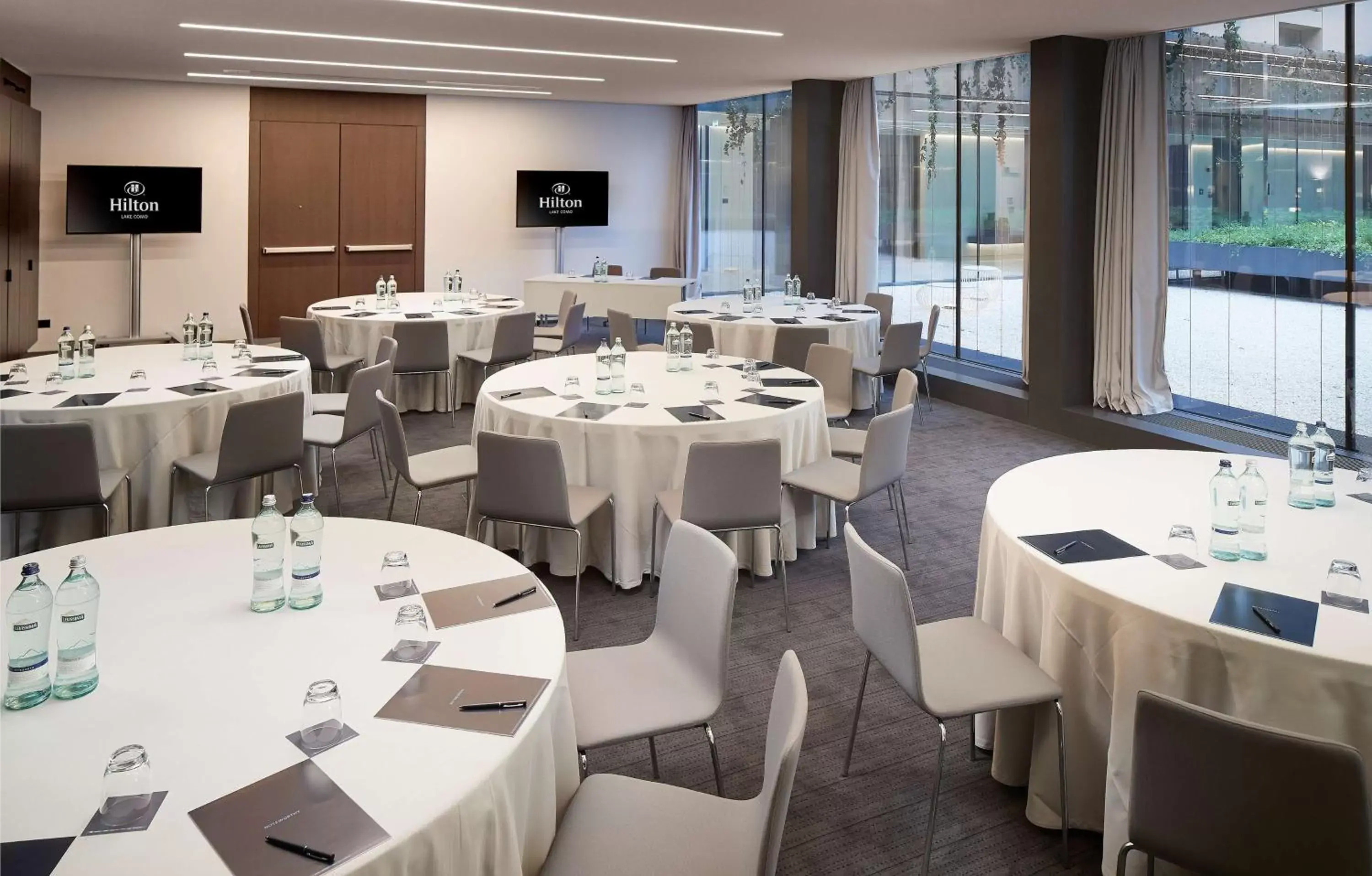 Meeting/conference room, Restaurant/Places to Eat in Hilton Lake Como