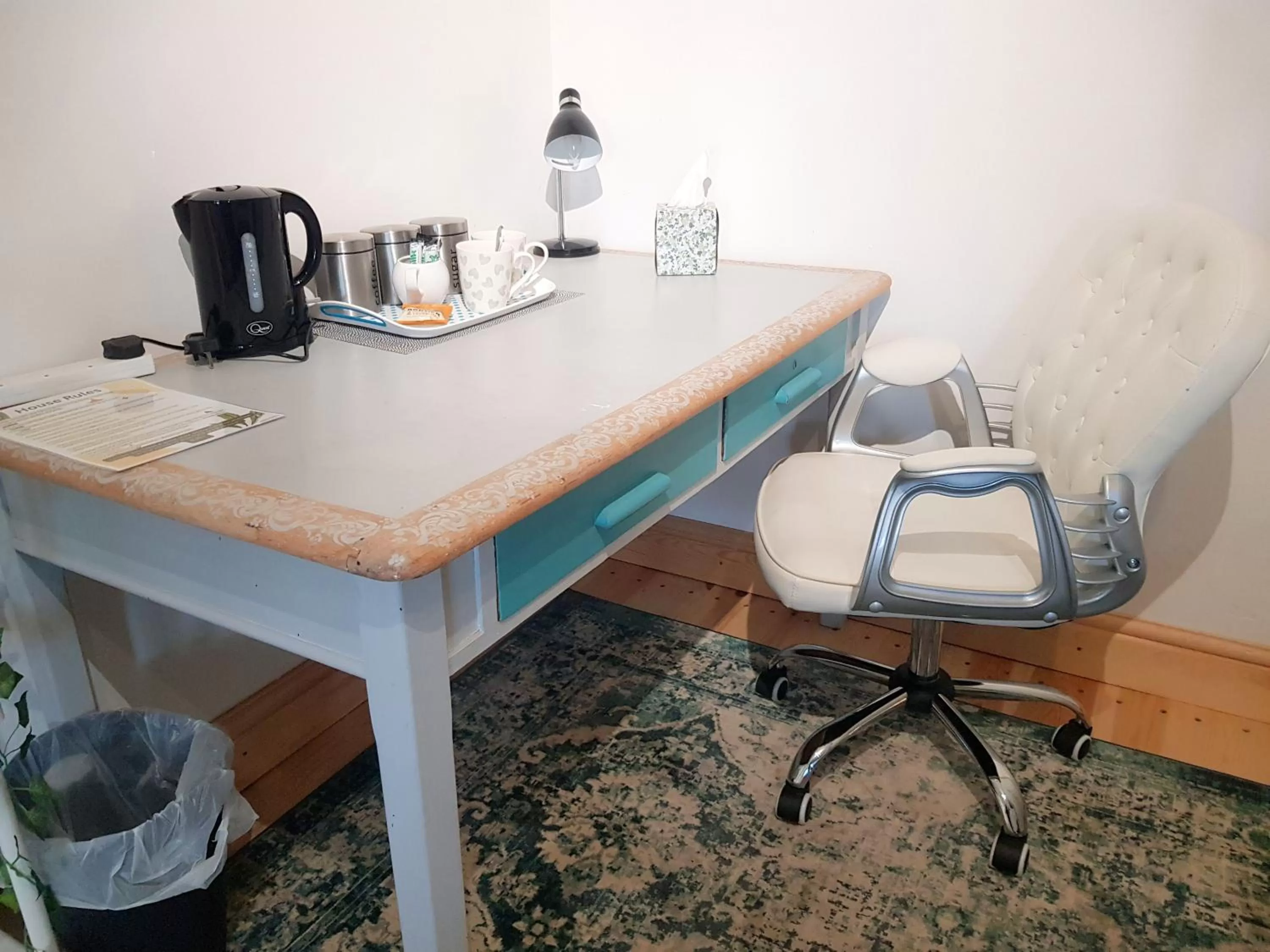 Coffee/Tea Facilities in Middle Cottage Sandy Haven Beach