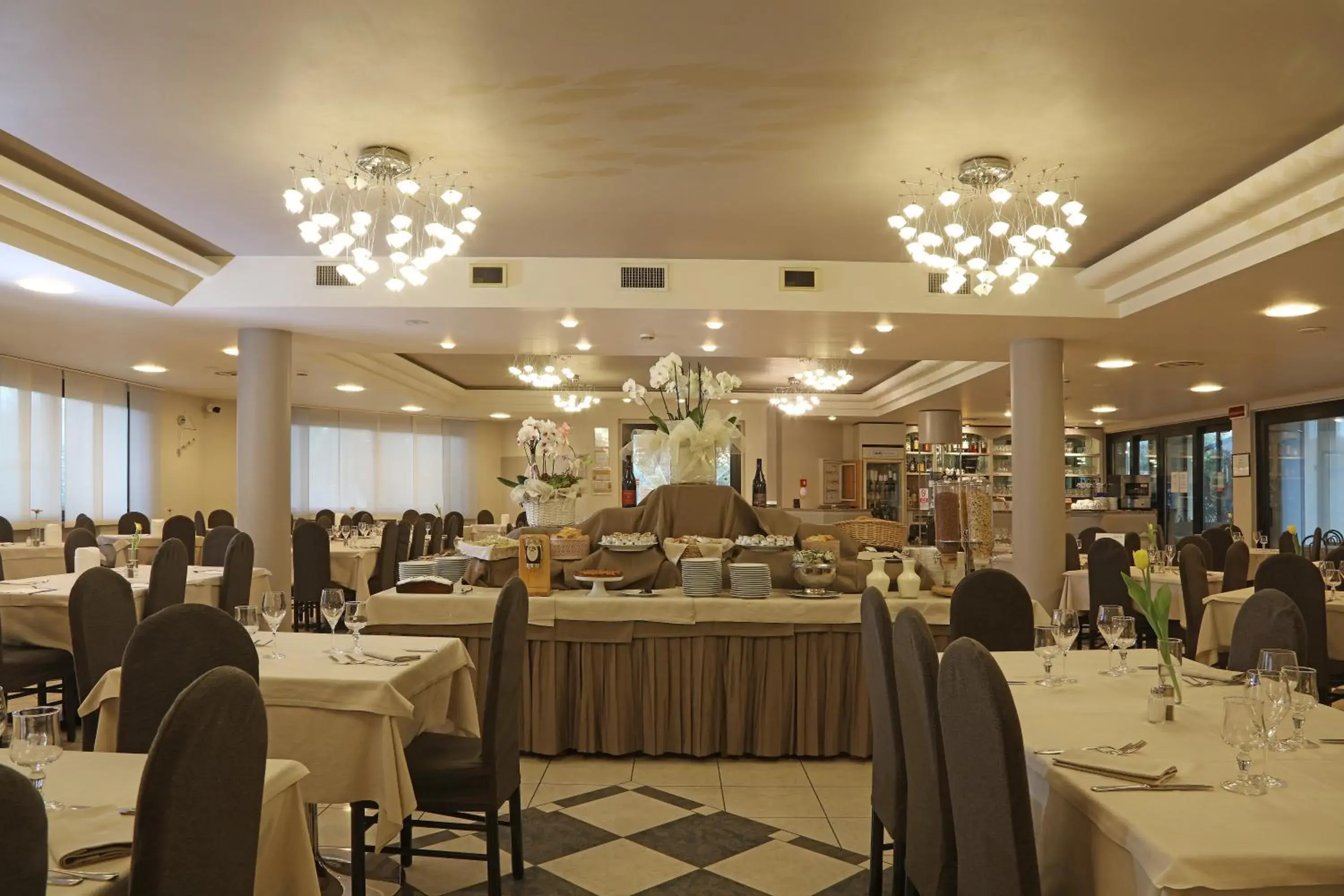Restaurant/Places to Eat in Hotel Splendid Sole