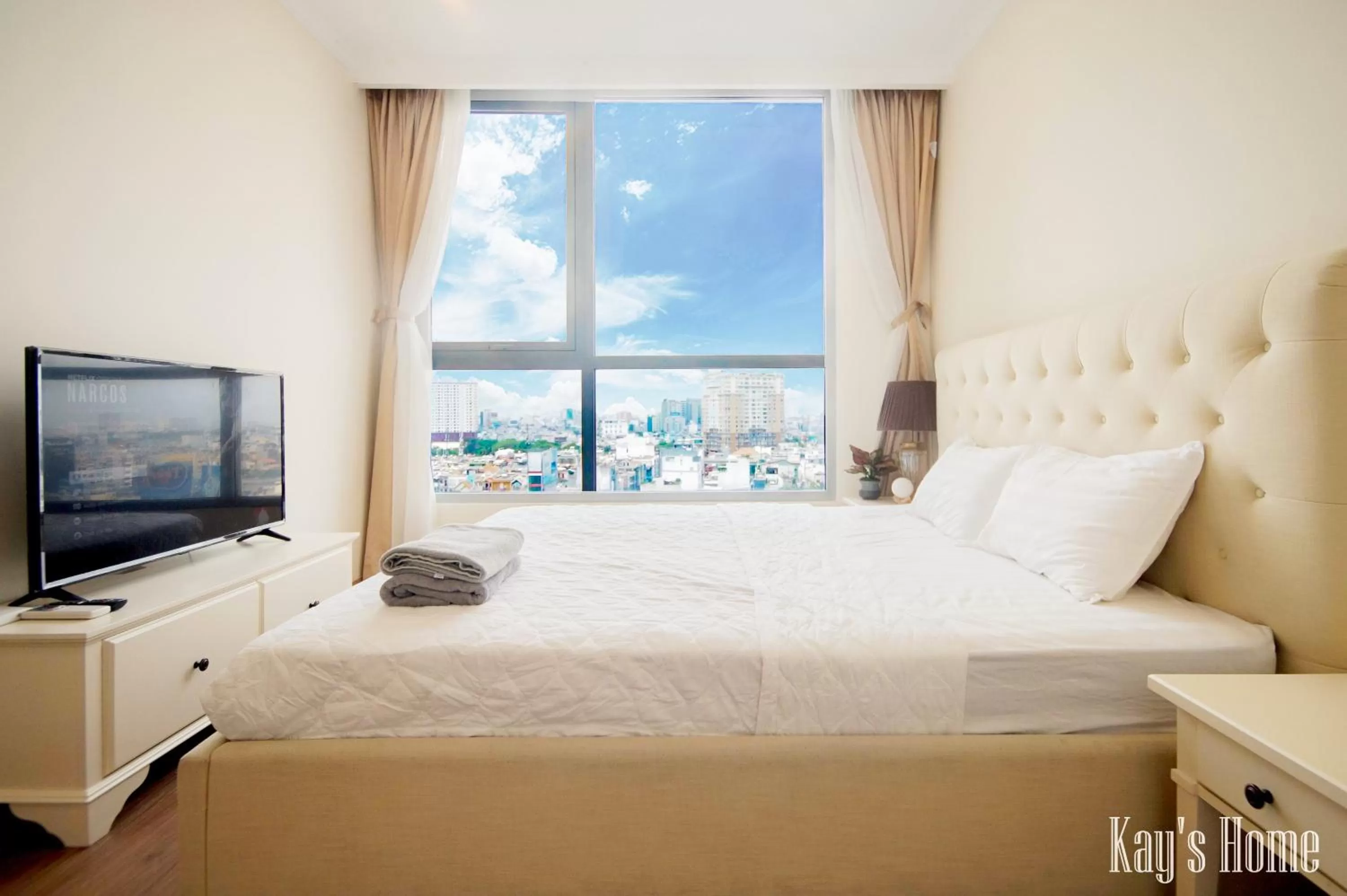 TV and multimedia, Bed in Vinhomes Central Park-Nice Homes