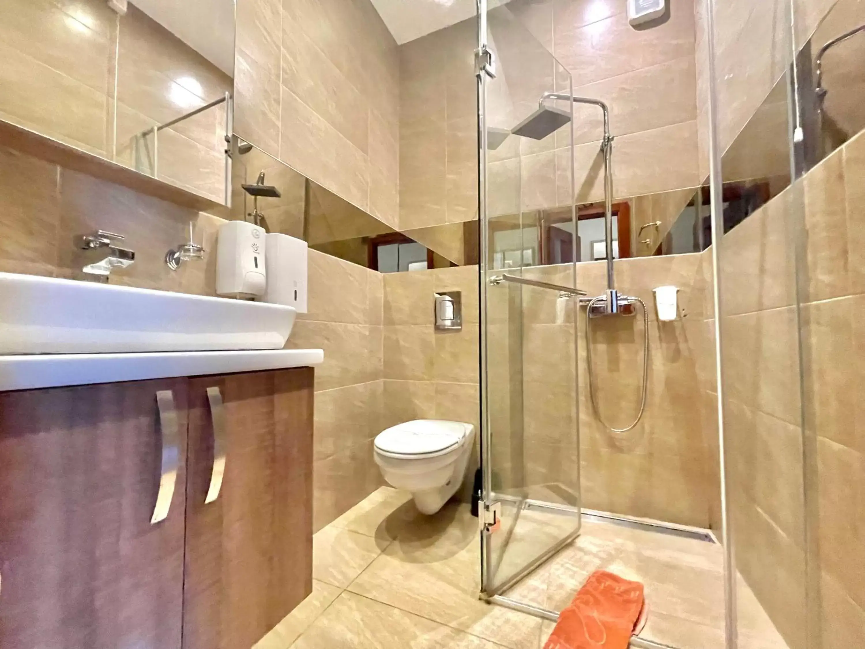 Shower, Bathroom in Hotel Butua Residence