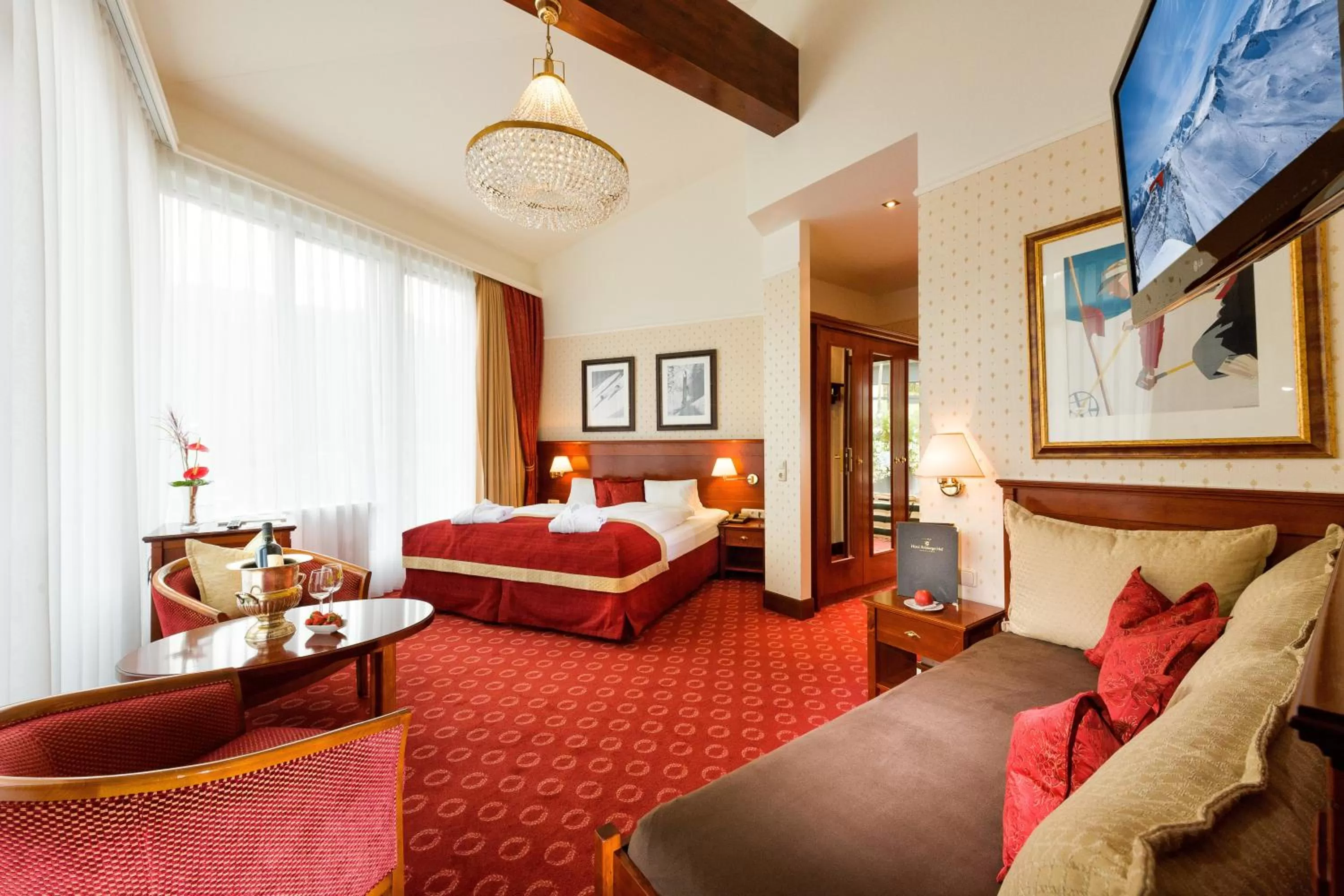 Photo of the whole room, Bed in Hotel Salzburger Hof