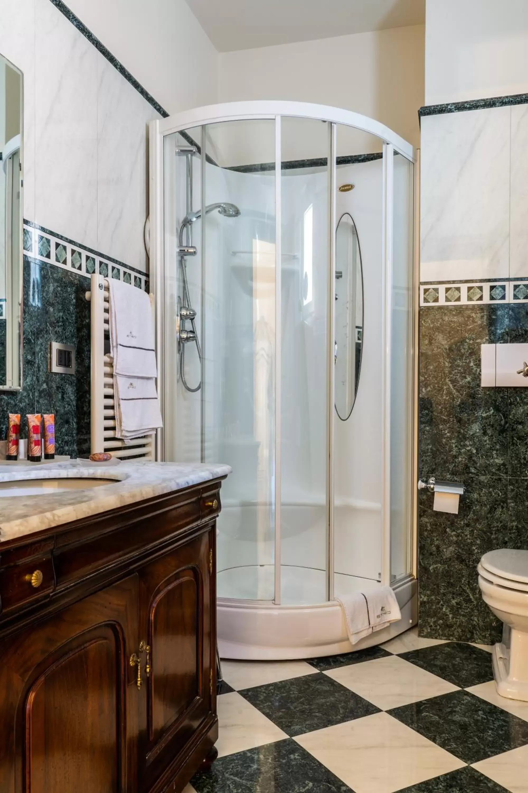 Bathroom in Hotel Villa Carlotta