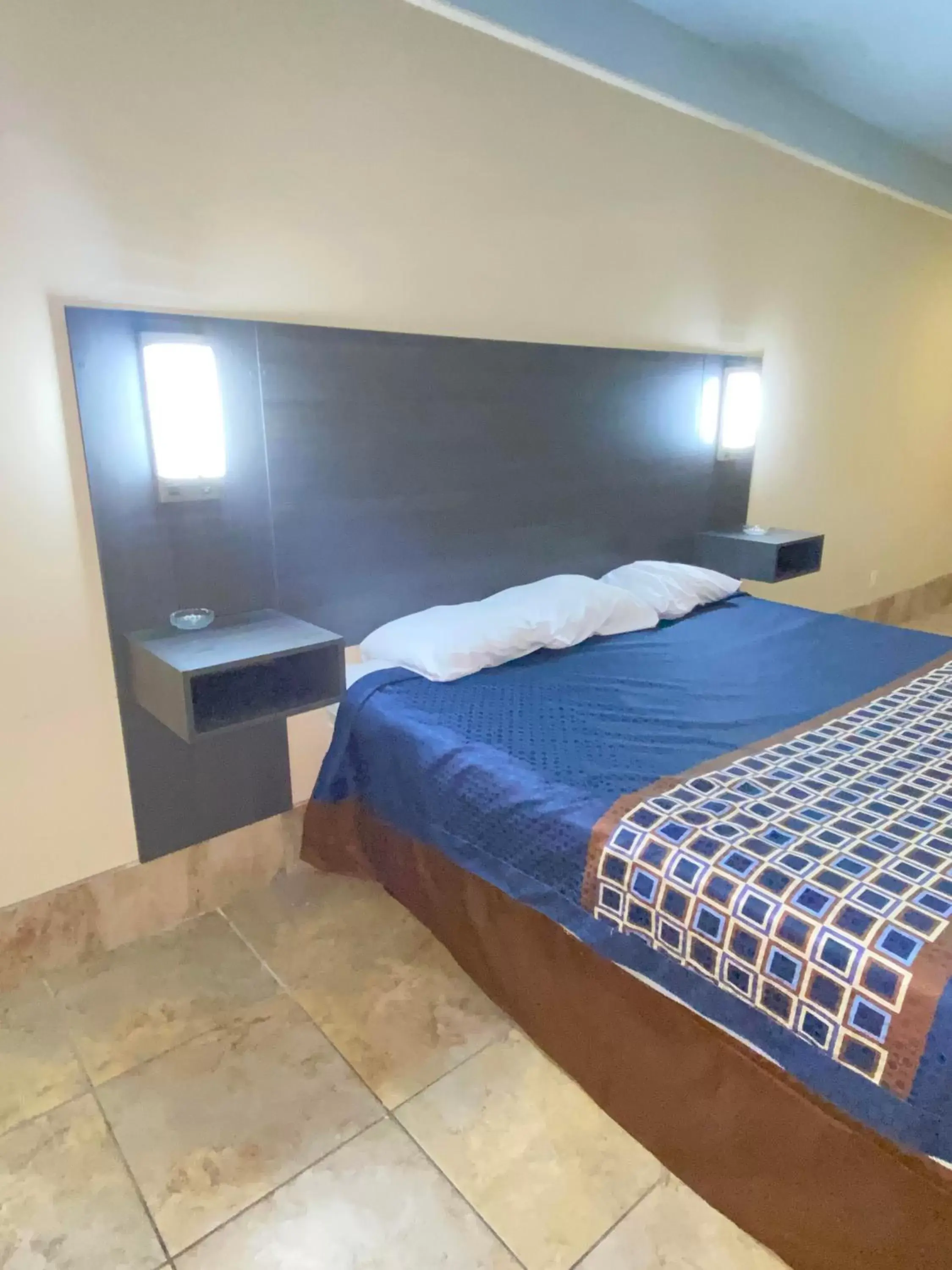 Bed in Texas Inn & Suites McAllen at La Plaza Mall and Airport