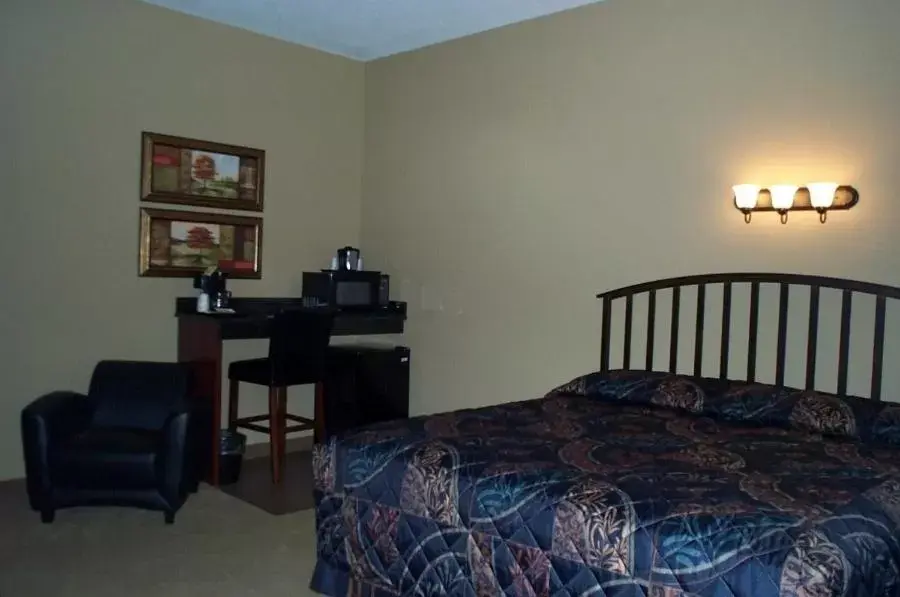 Photo of the whole room, Bed in Americas Best Value Inn Big Lake Becker