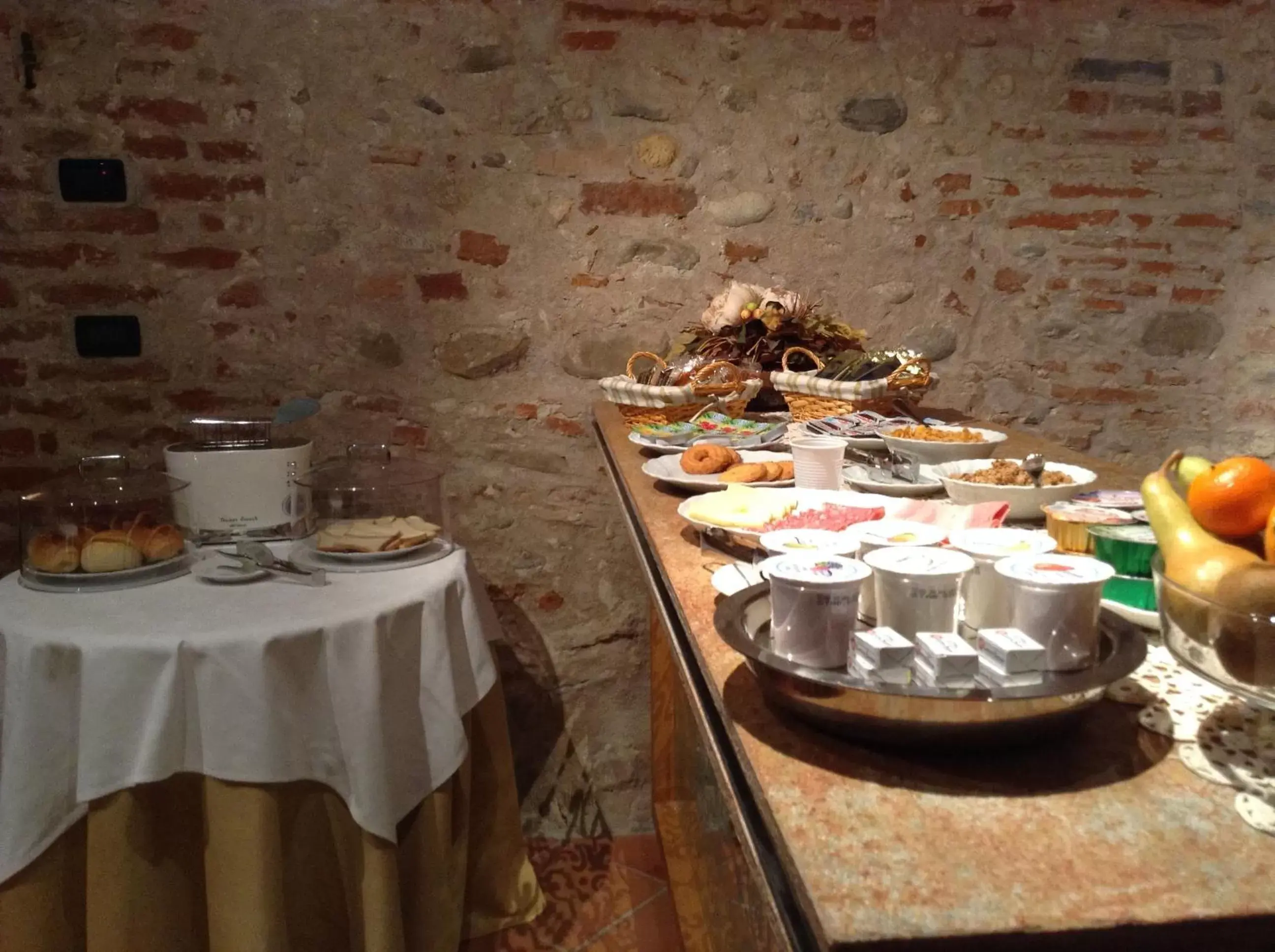 Food, Restaurant/Places to Eat in Hotel Palazzo Di Mezzo