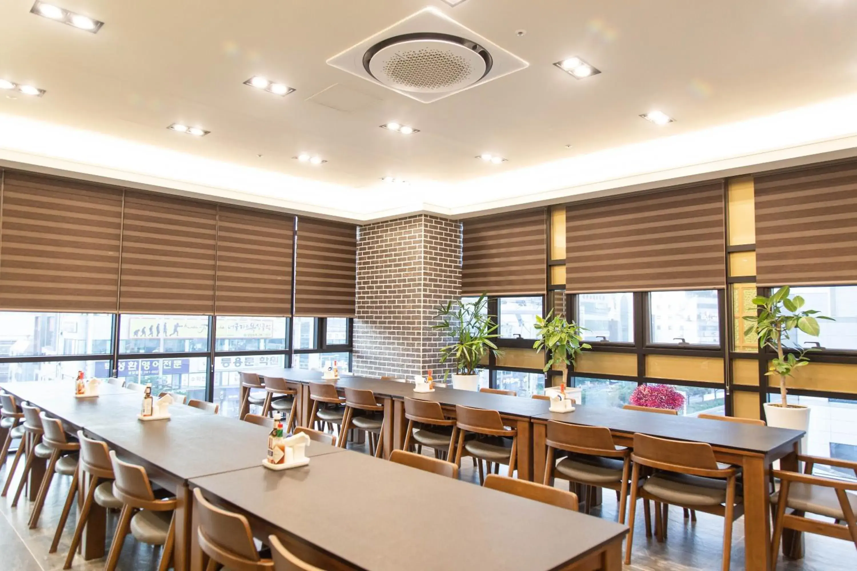 Restaurant/places to eat in Hotel Daoom Restaurant/places to eat in Hotel Daoom