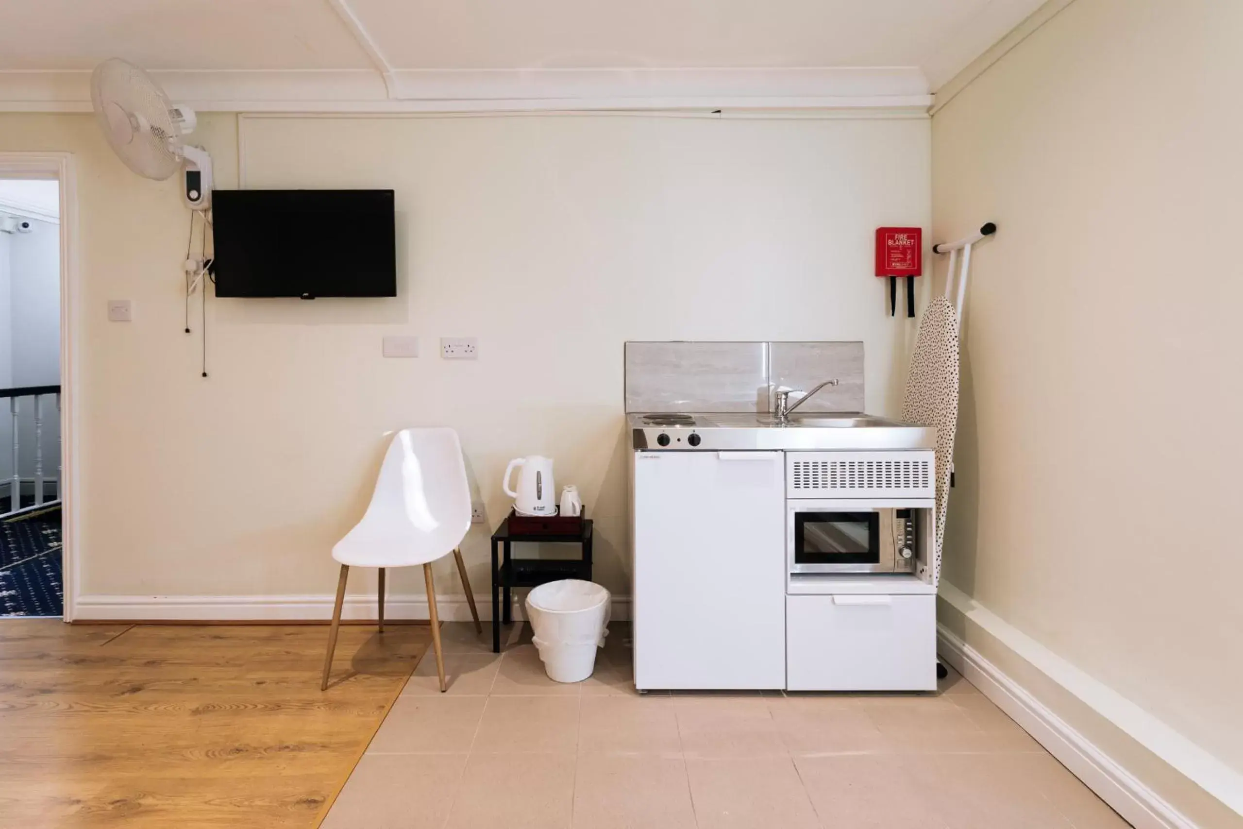 Kitchen or kitchenette, Kitchen/Kitchenette in The Chapter Hotels - Hyde Park