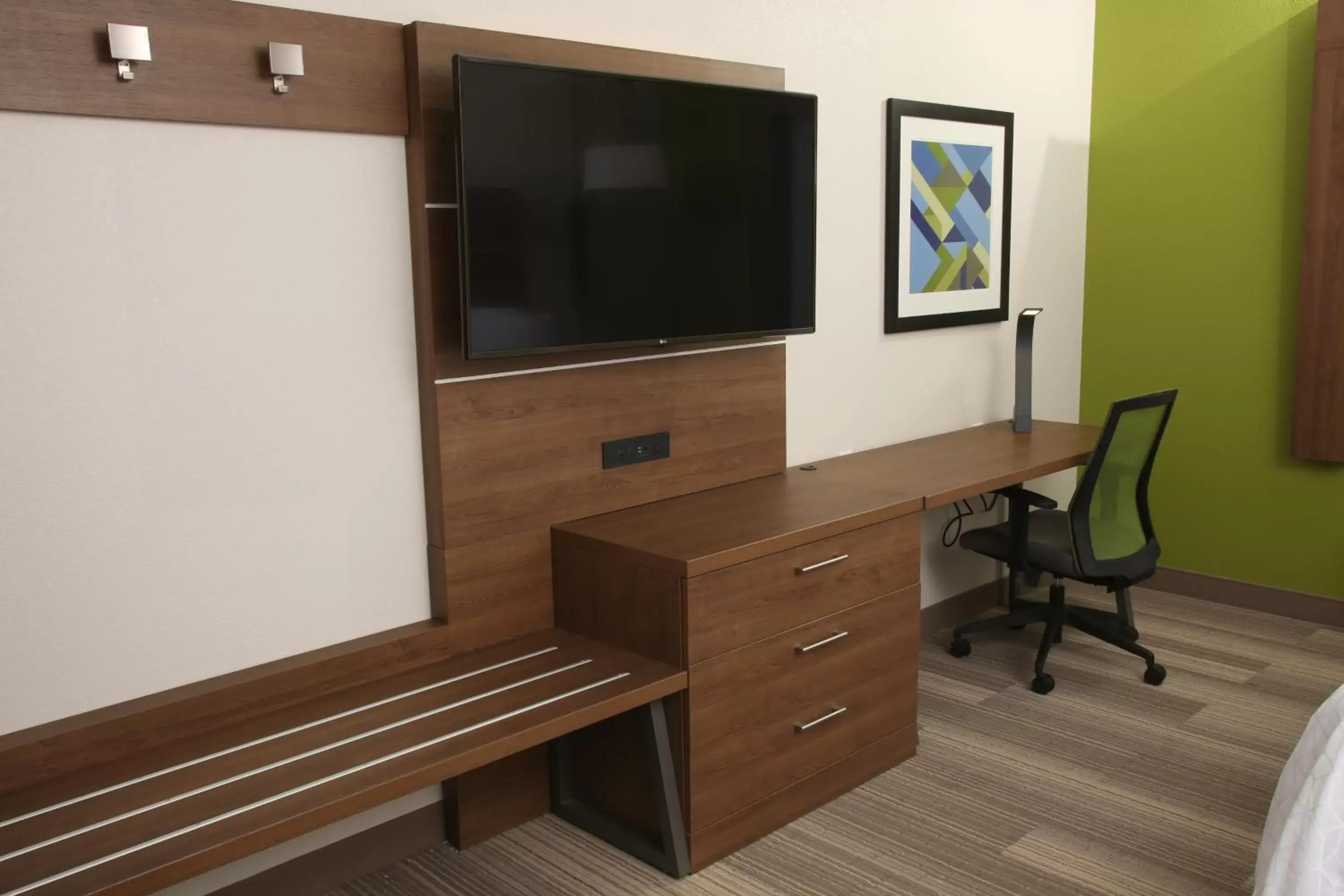 Bedroom, TV/Entertainment Center in Holiday Inn Express - McCook, an IHG Hotel