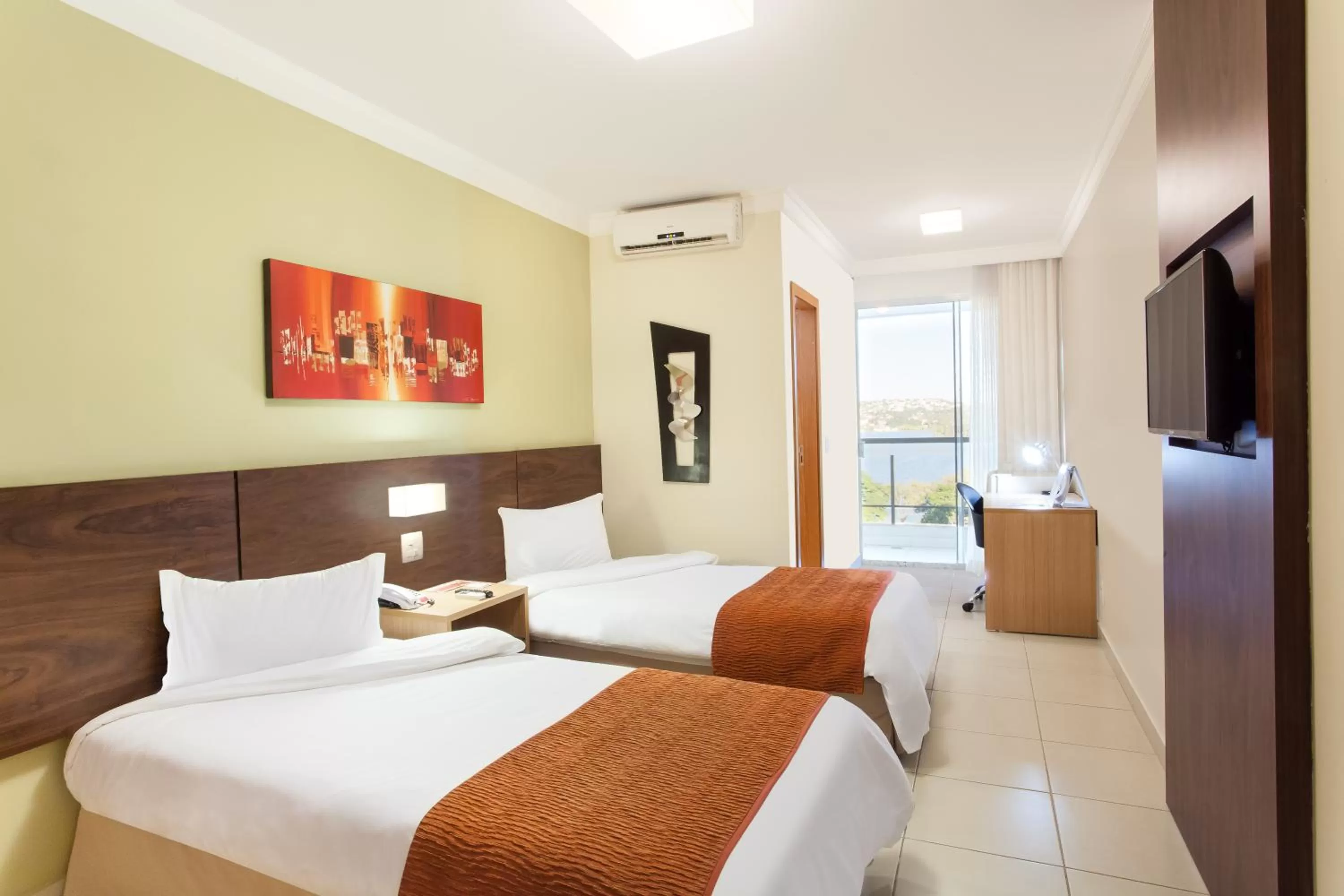 Bed in Ramada Hotel & Suites Lagoa Santa By Wyndham