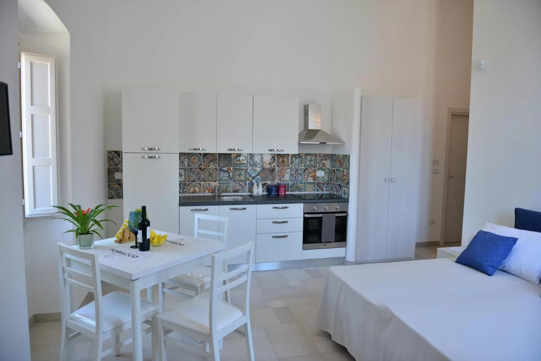 Kitchen or kitchenette in Tobacco Suite