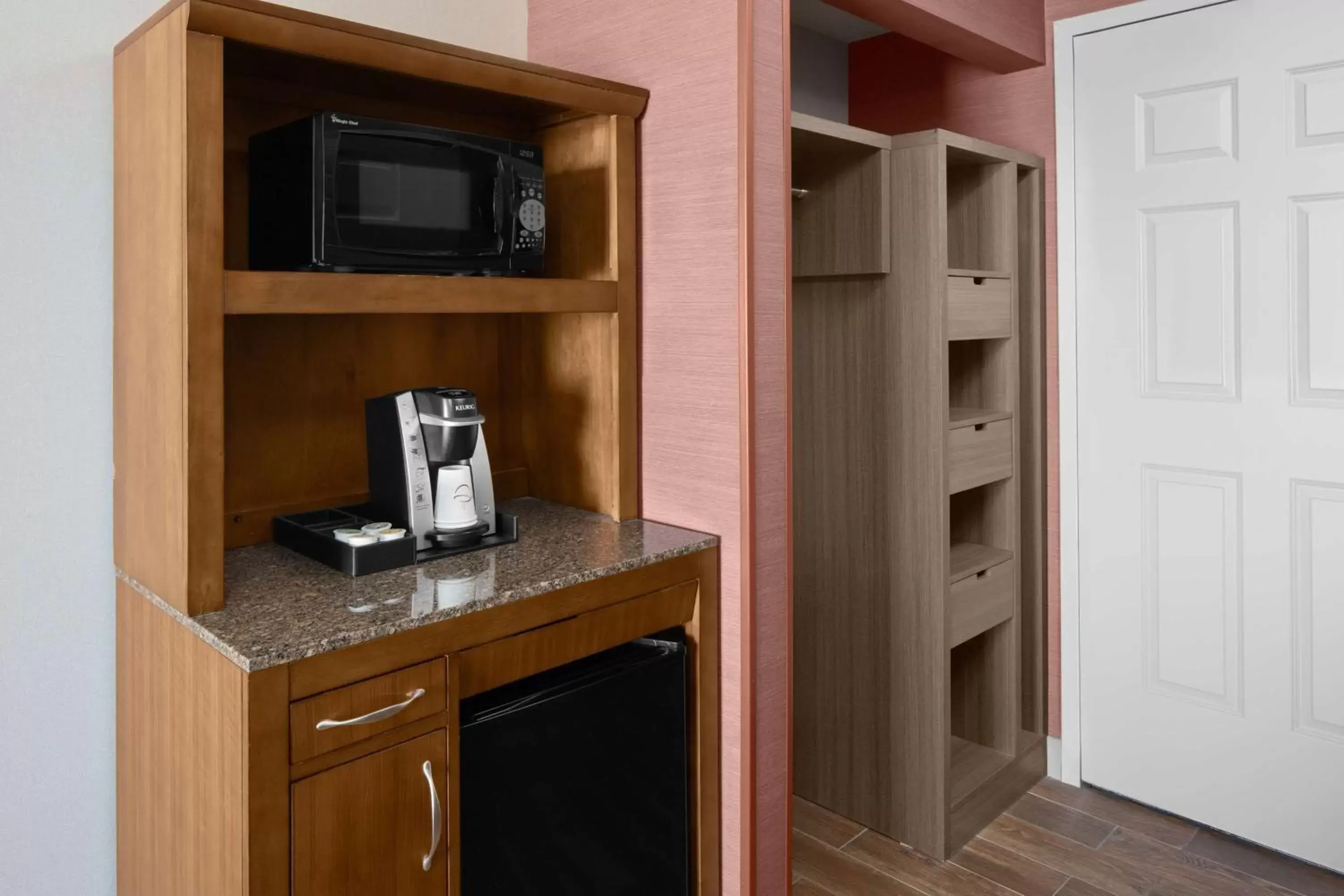 Photo of the whole room, Kitchen/Kitchenette in Hilton Garden Inn - Salt Lake City Airport