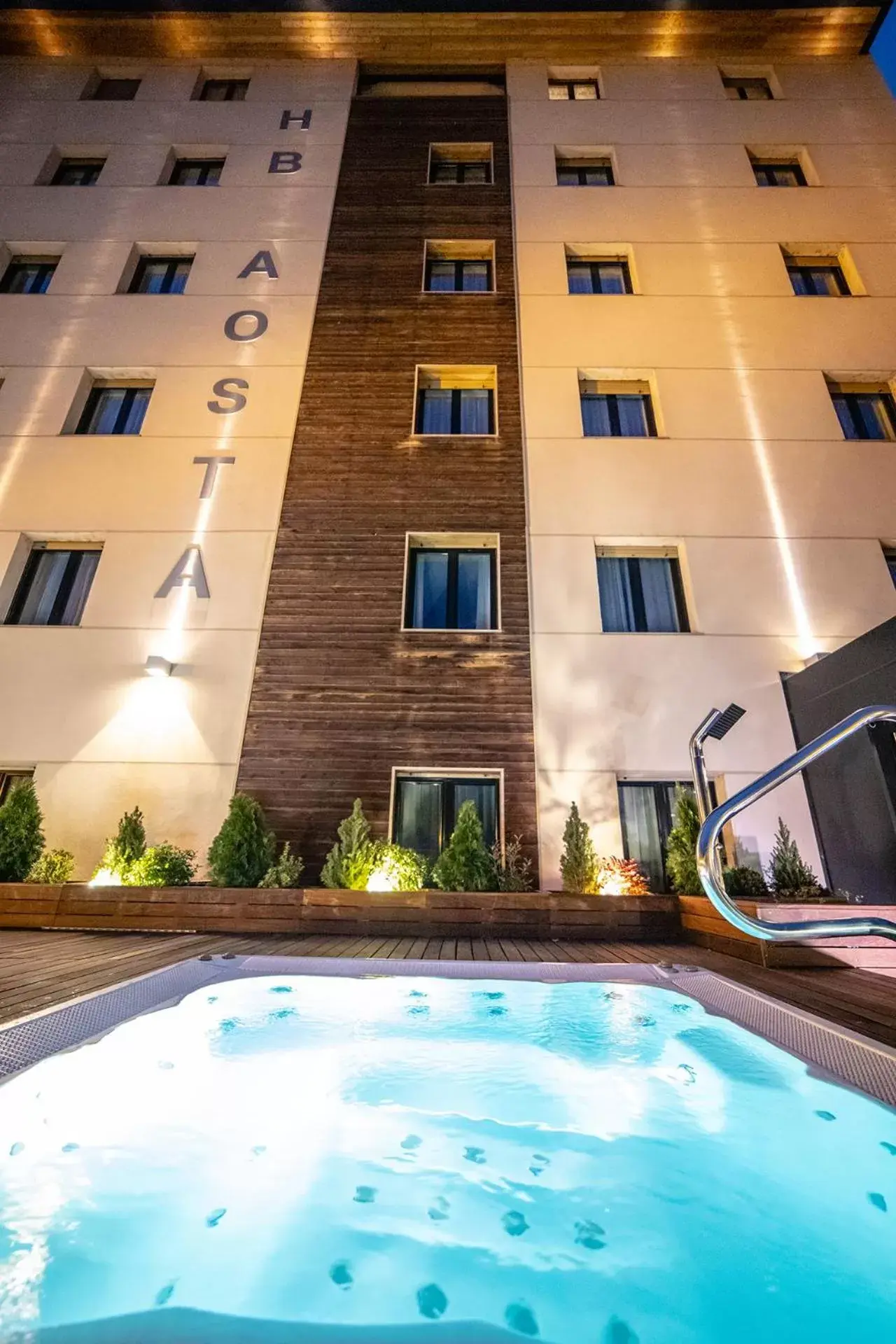 Property building, Swimming Pool in HB Aosta Hotel & Balcony SPA