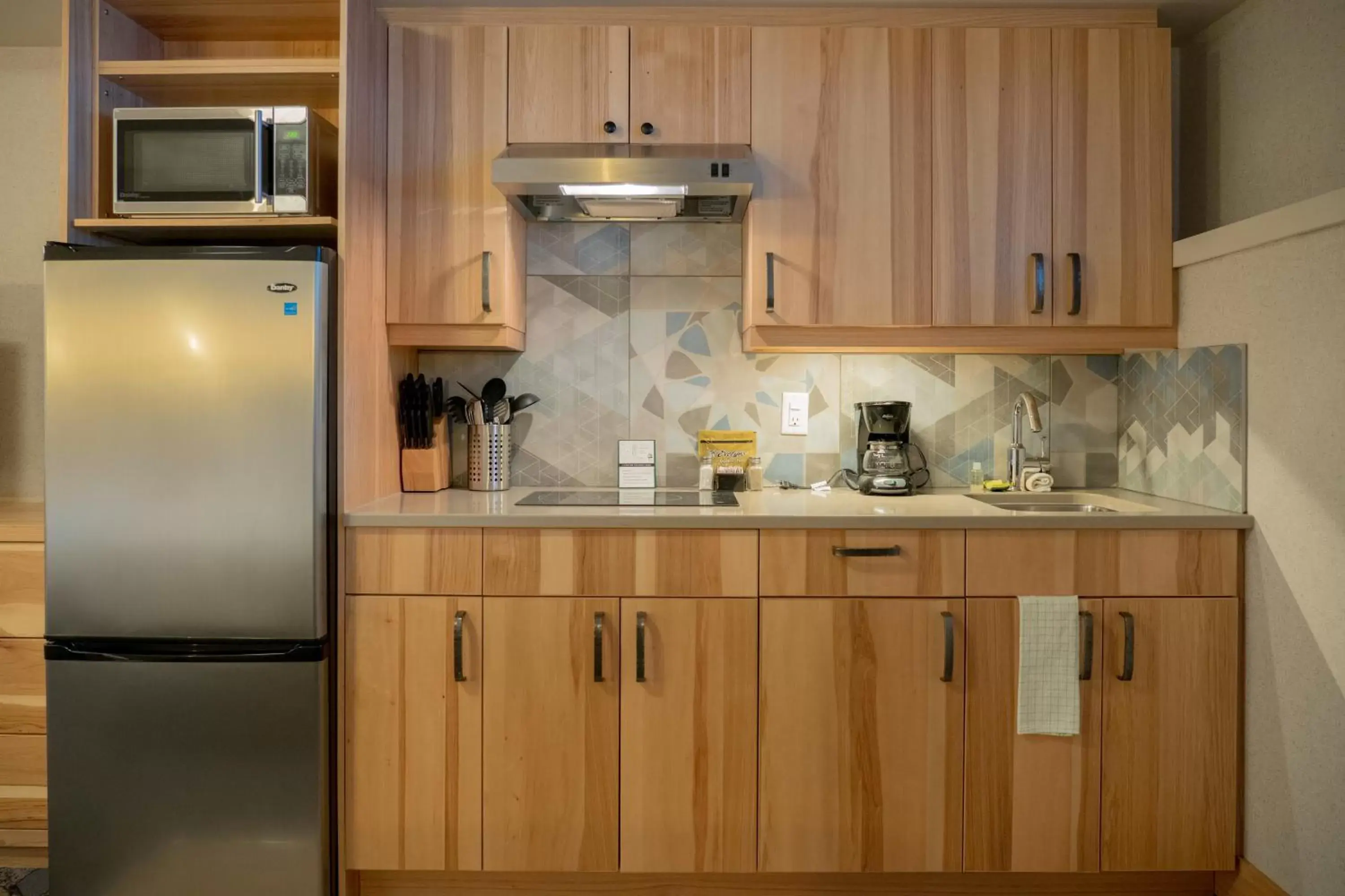 Kitchen or kitchenette, Kitchen/Kitchenette in Tunnel Mountain Resort