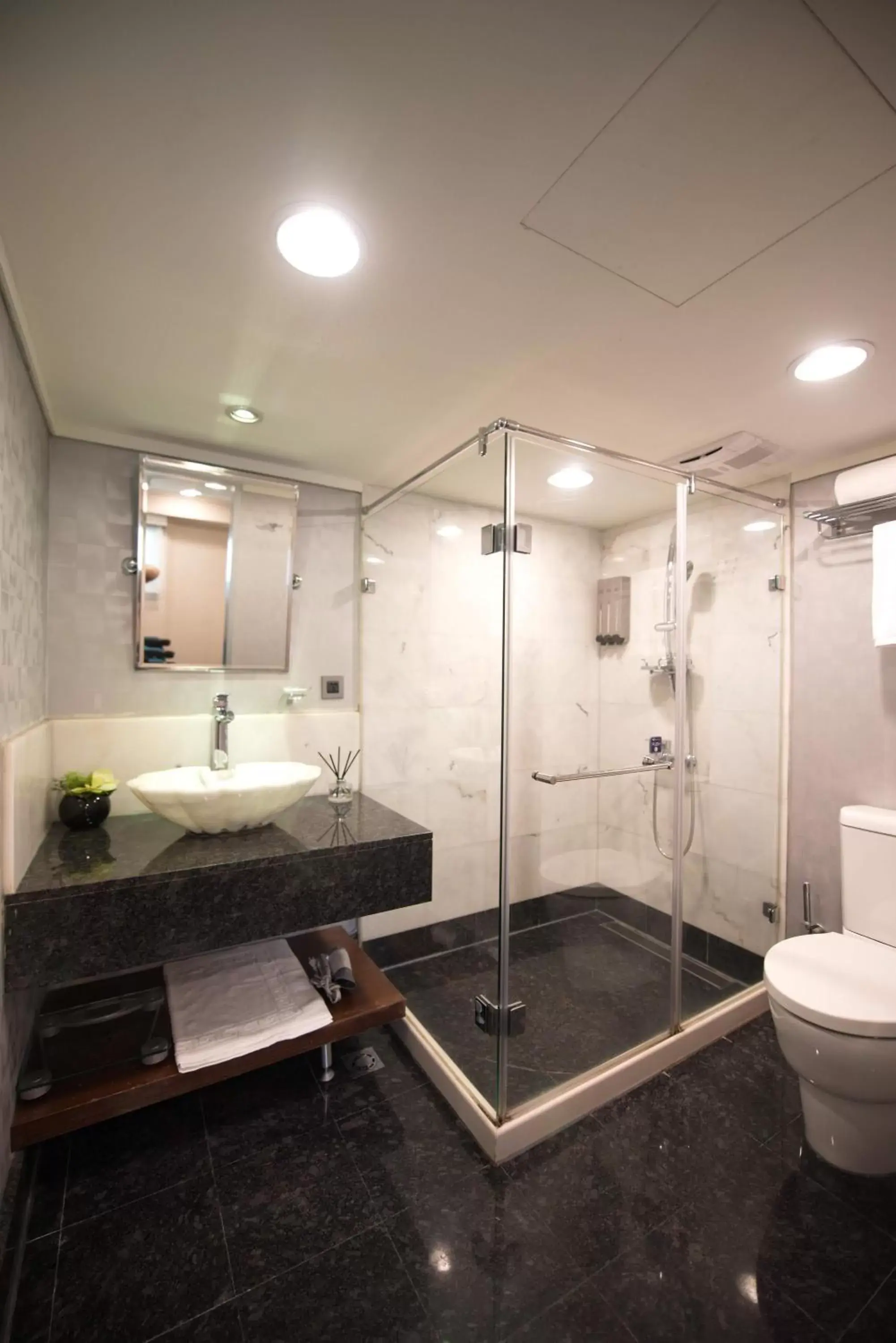 Bathroom in Ximen Airline Hotel